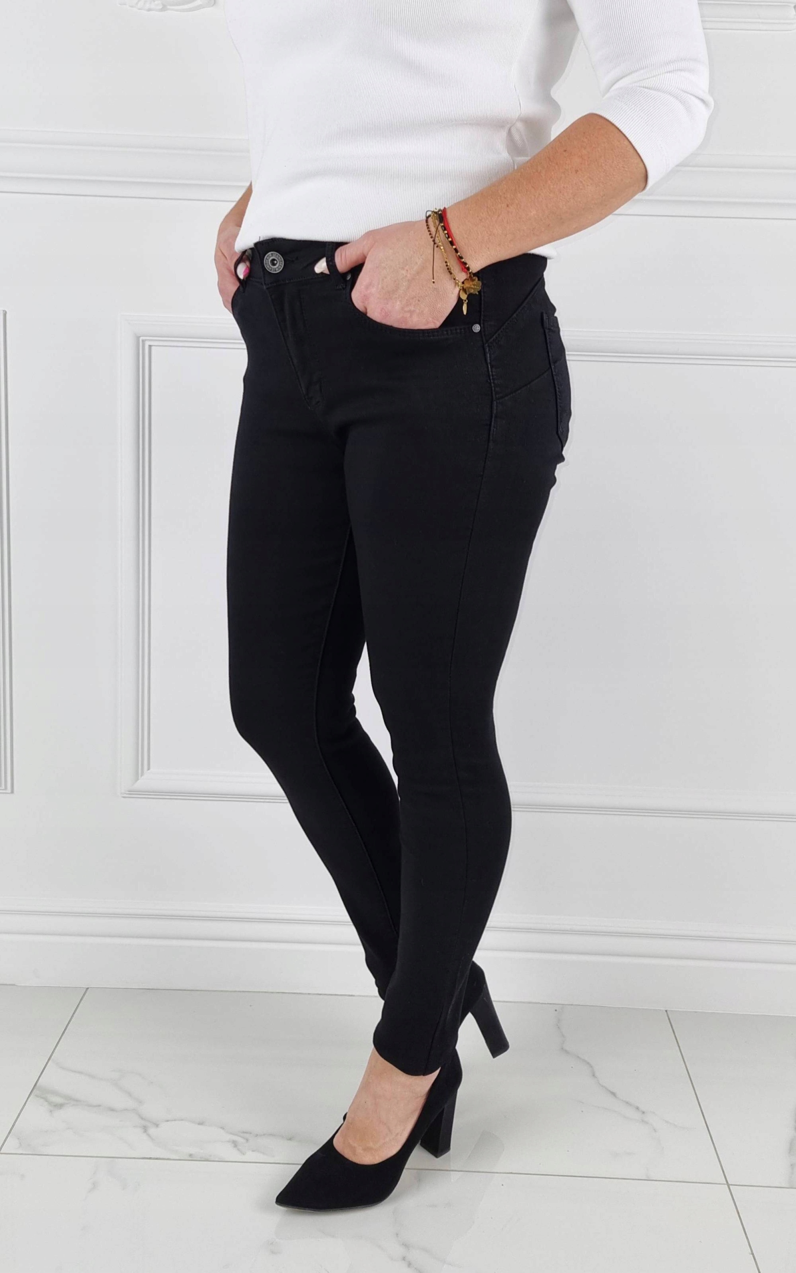 # DAMSKIE SPODNIE M. SARA MODELUJĄCE DOPASOWANE Push - UP / Black # Rozmiar 38