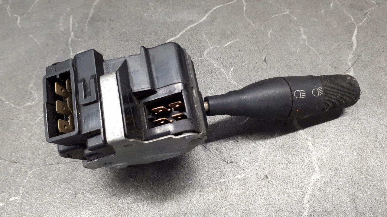Bouton Indicateurs de direction RENAULT CLIO et 34360001 RENAULT