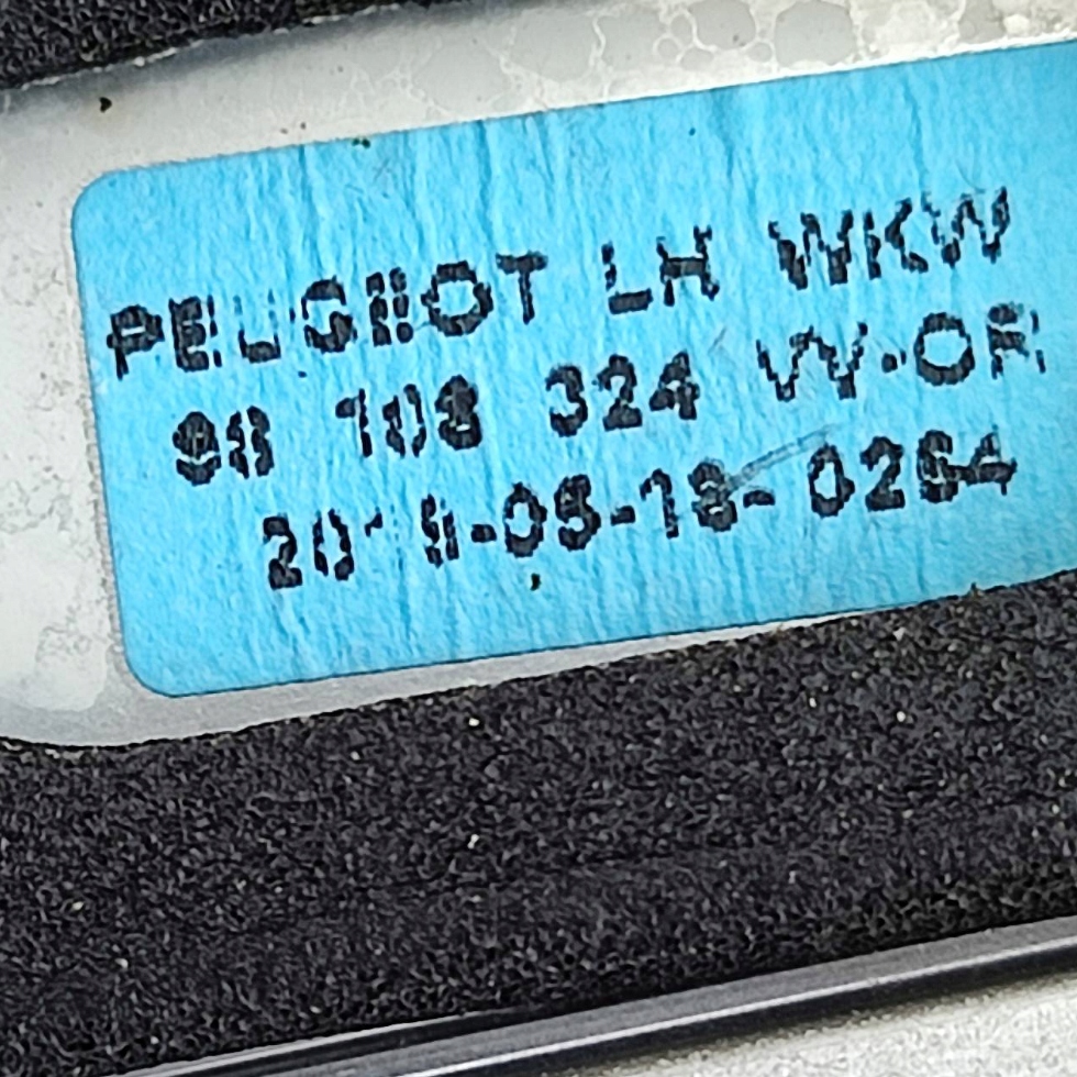 Peugeot 308 2019 left side ski roof