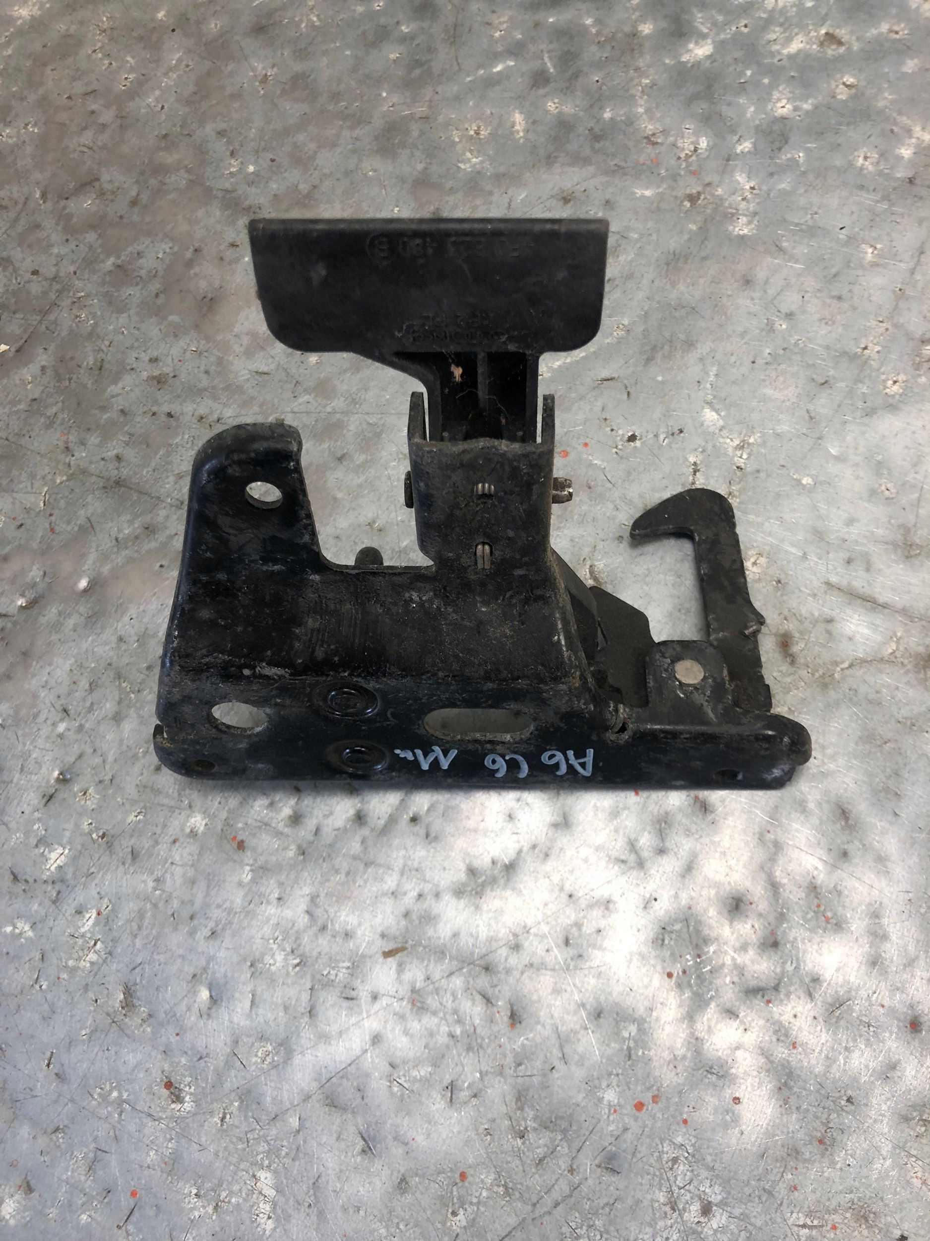 lock RYGIEL bonnets AUDI A6 C6 4F0823480B