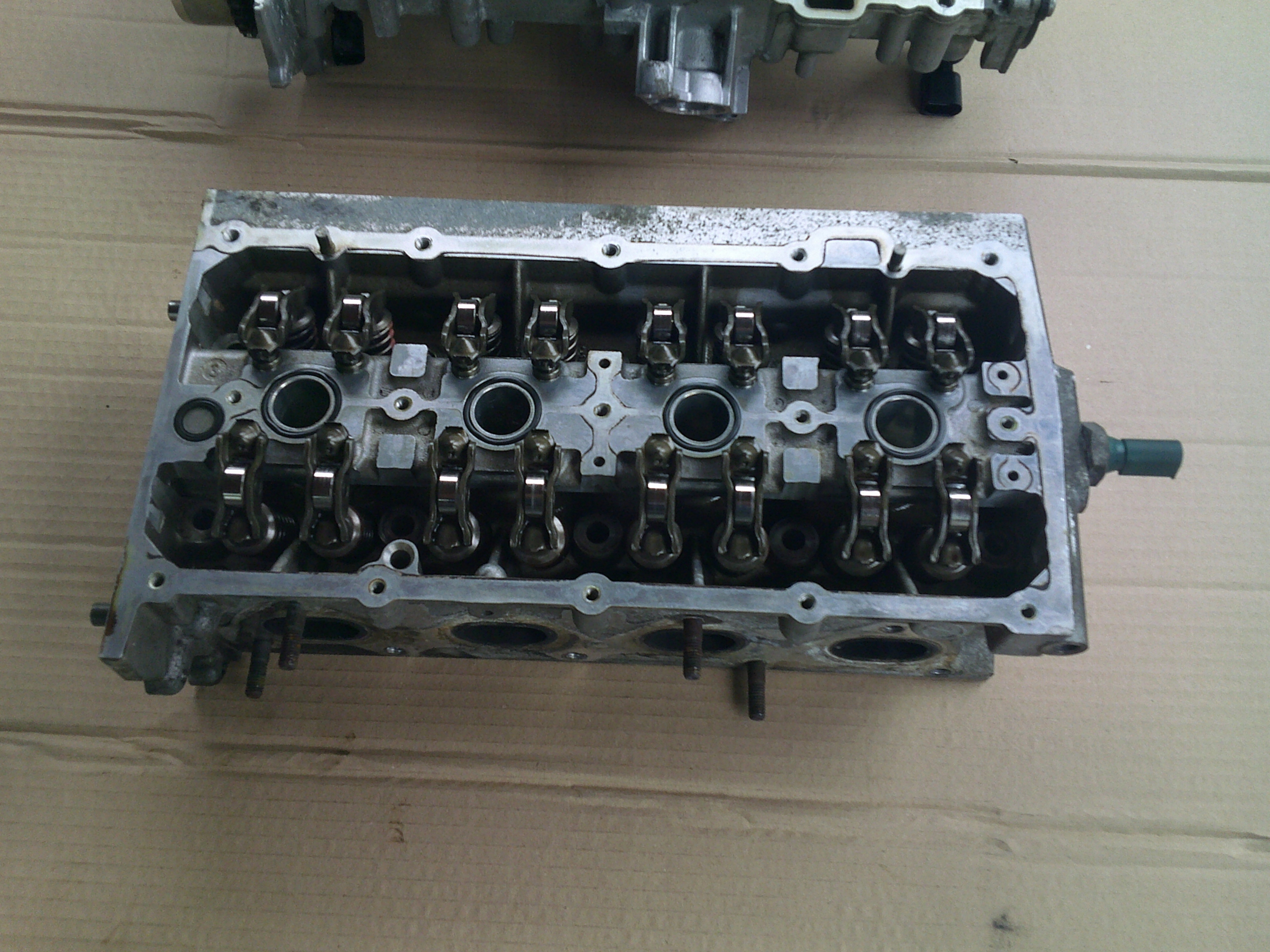 Głowica 03C103358BA VW Passat Touran Golf 1.4TSI Producent części Volkswagen