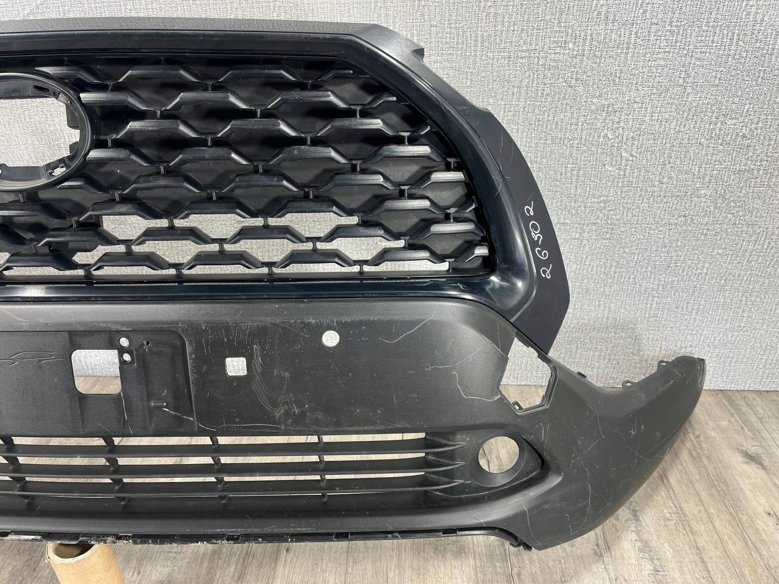 TOYOTA COROLLA CROSS 2022 -> bumper accessories grid front 52129-16030