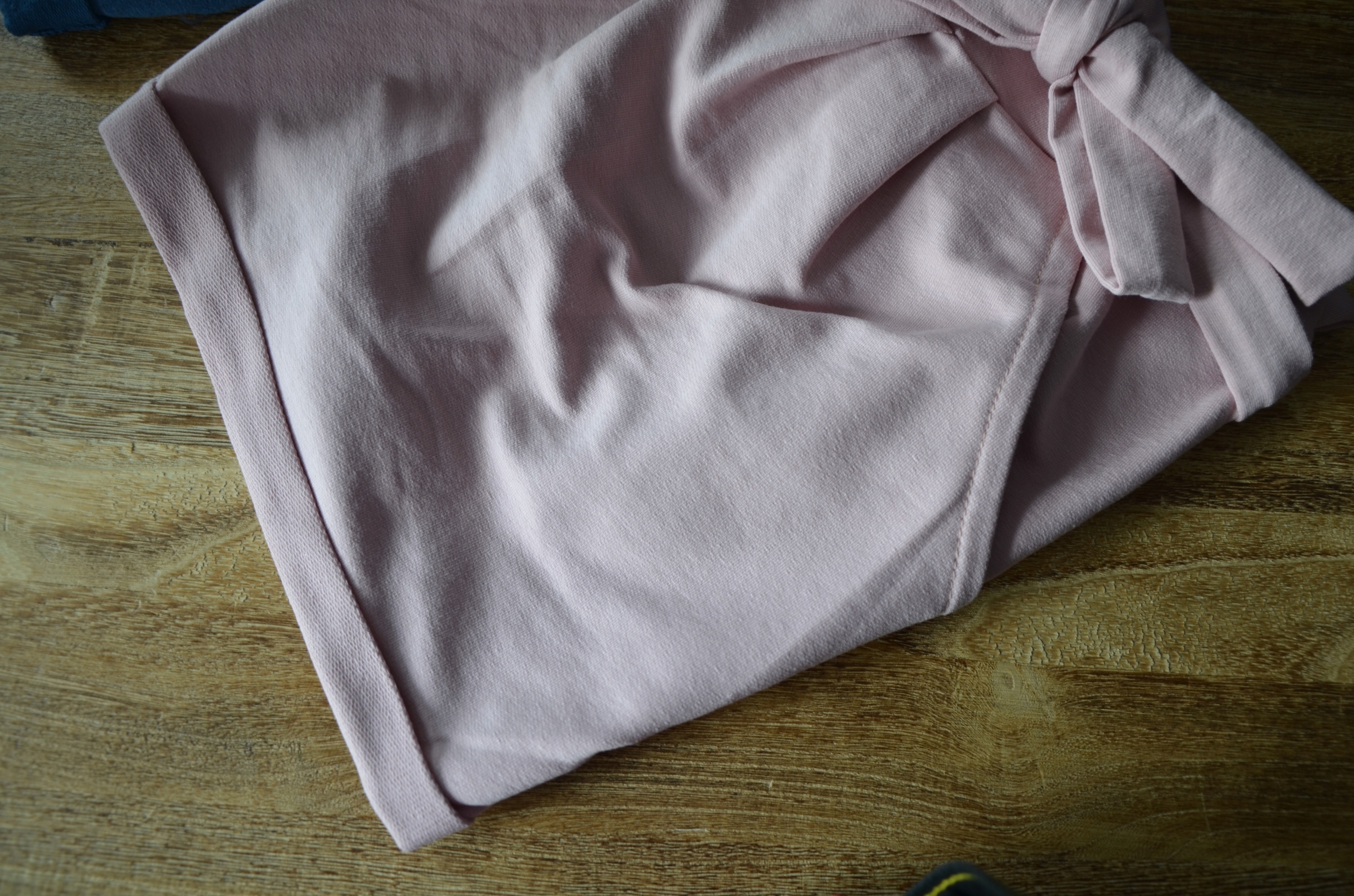 SZORTY CIĄŻOWE SPODENKI CIĄŻOWE Z PANELEM ROZM M Wzór dominujący bez wzoru