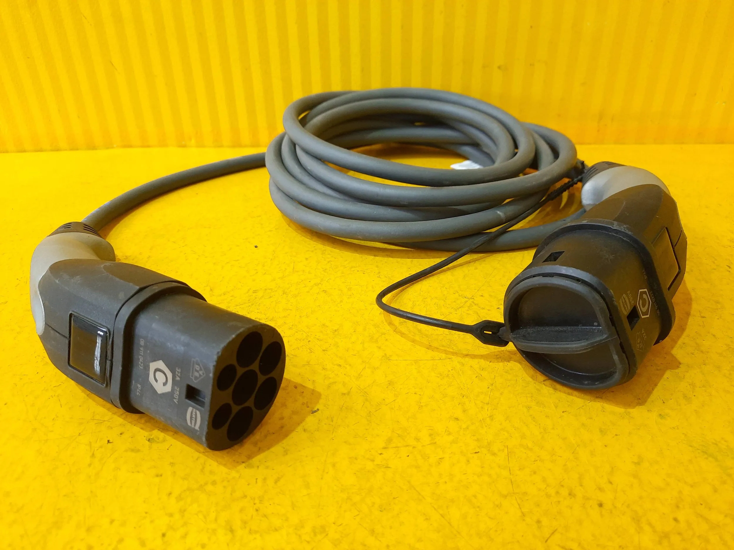 BMW КАБЕЛЬ ЗАРЯДНИЙ КАБЕЛЬ 32A 250V 9110223