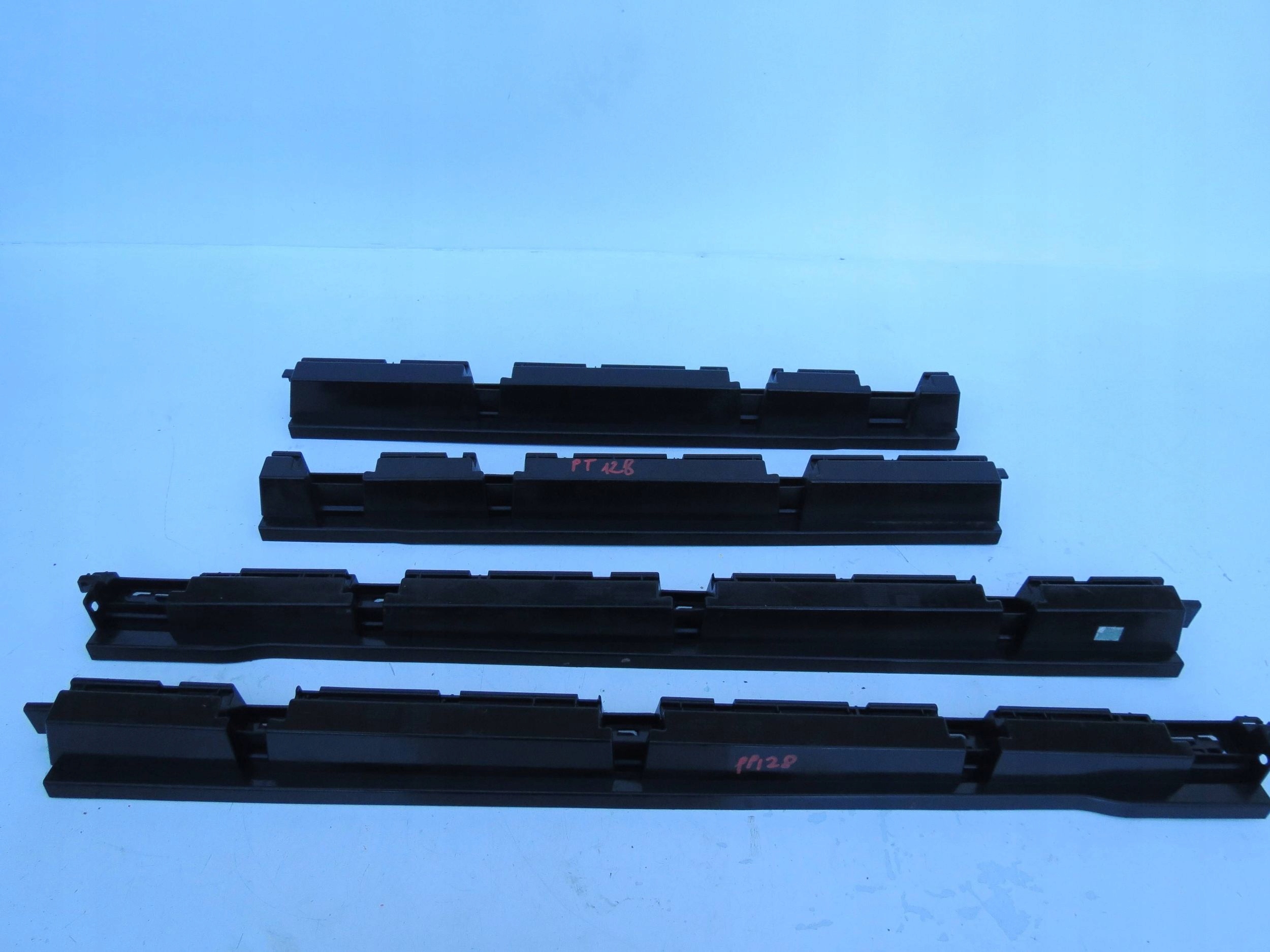 support holder of the threshold left rear part left front VOLVO S90 2.0 31386130 31386132