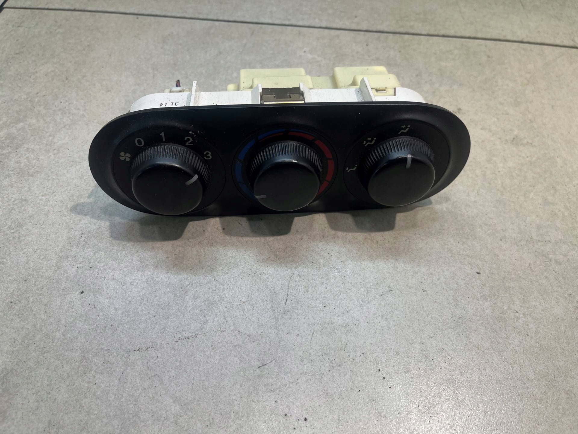 Unite commande clima MAZDA MPV 2.0 D LC743114