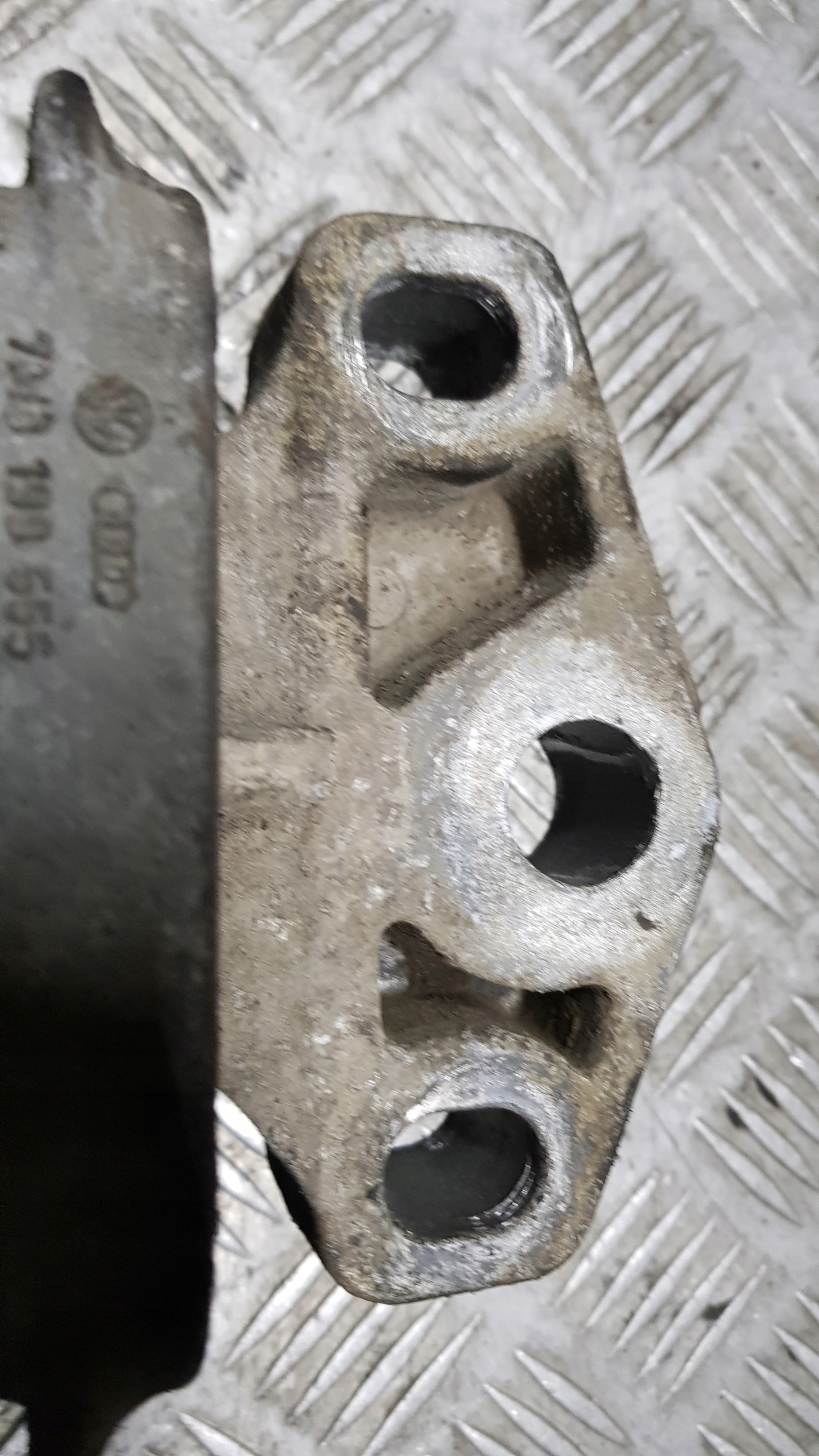 VW GOLF IV BORA engine mount 2.3 1J0199555