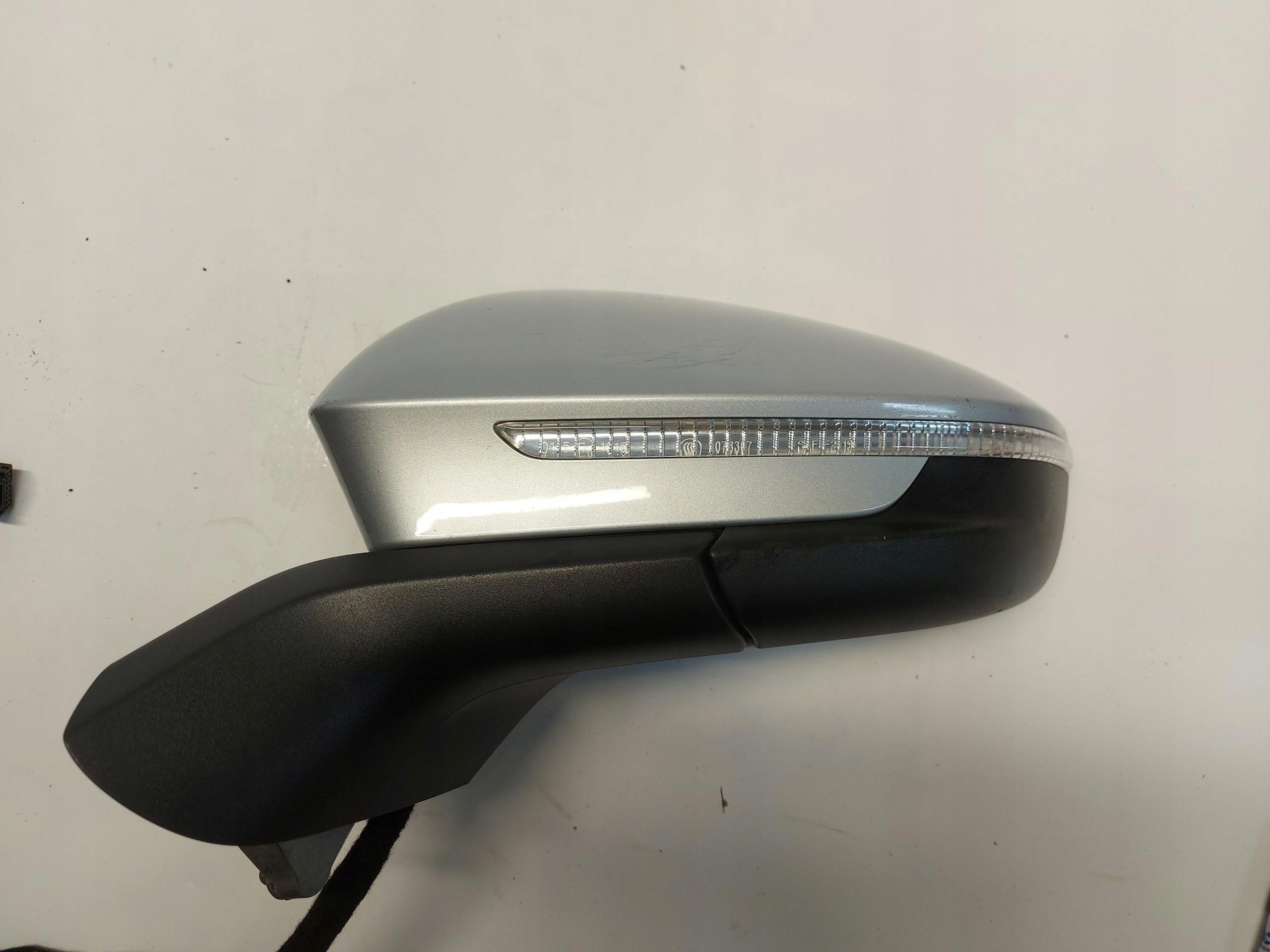 VW ID4 11A , 2024r SUV 5D Spiegel links vorne 9PIN RHD