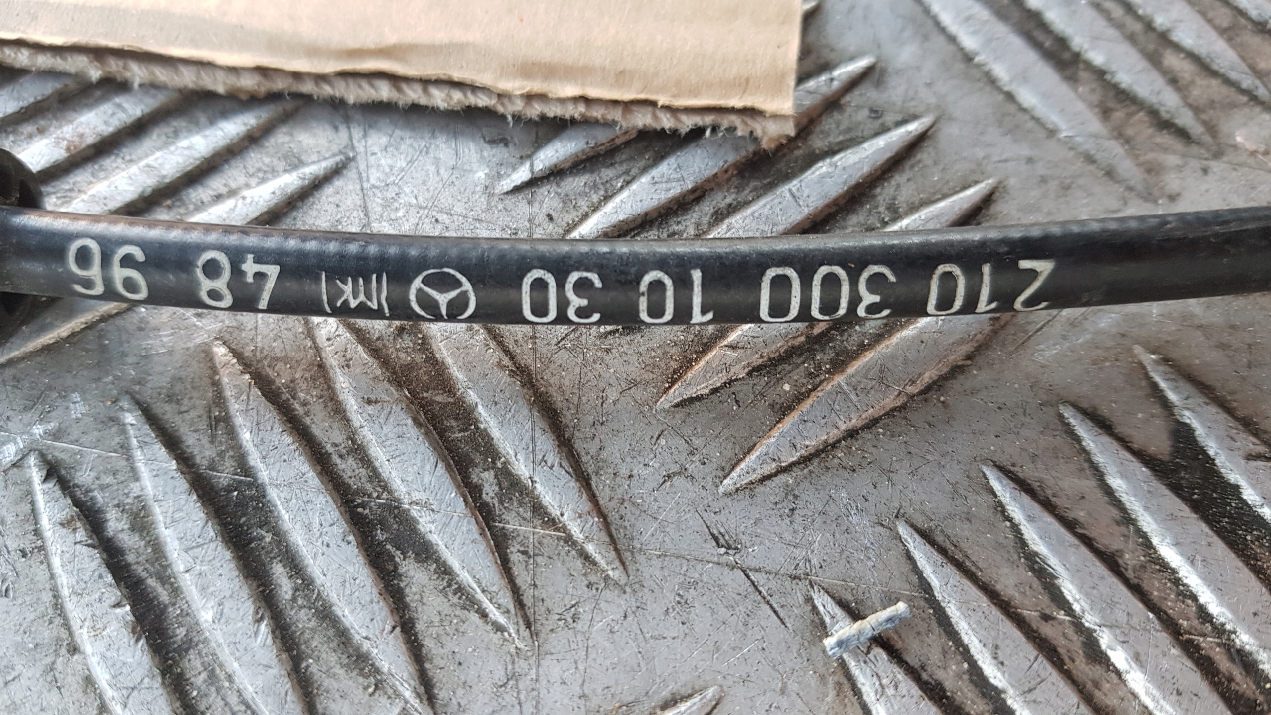 MERCEDES W210 LINKA GAZU 2103001030 Producent części Mercedes-Benz OE