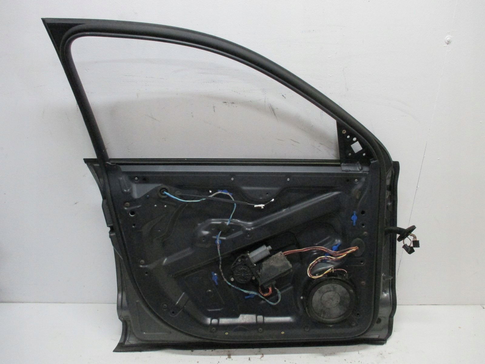 door Porsche Cayenne 08r left front