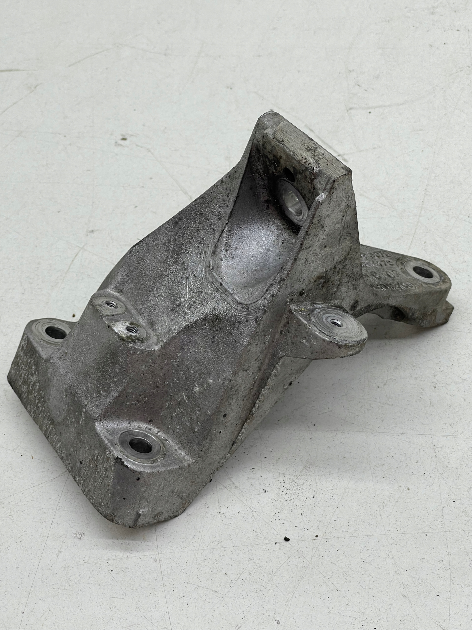 AUDI Q7 4L 4.2 TDI Support Support plaque Moteur