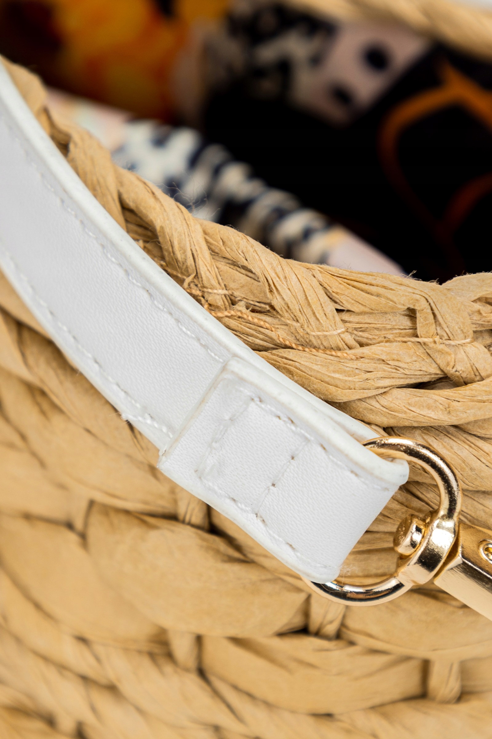 DAMSKA PLECIONA TOREBKA KOSZYK NOBO Z KLAPKĄ BIAŁA MIEŚCI A5 Model BAGX160-K000