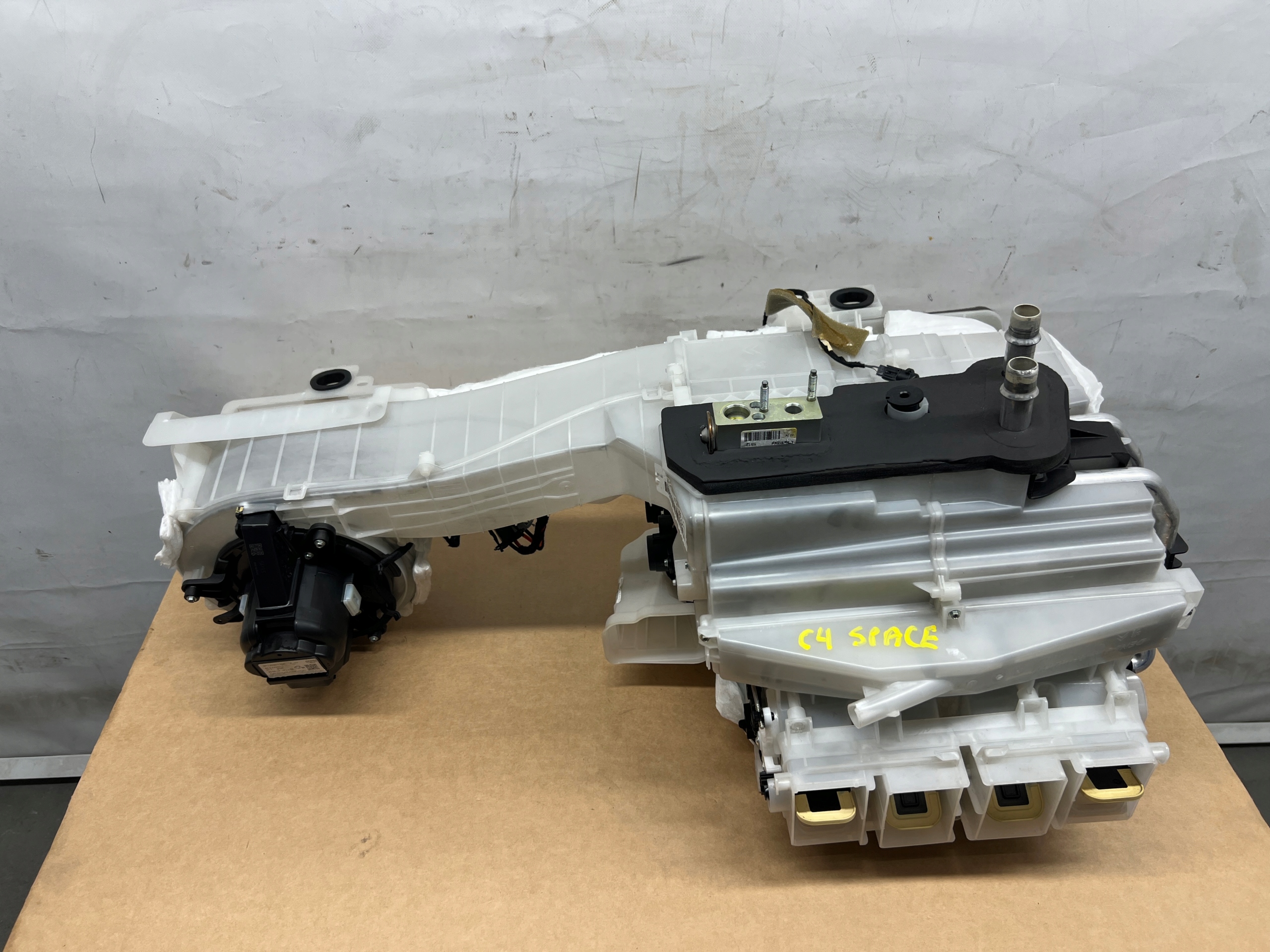 Citroen C4 SpaceTourer 1.2 THP ohřívač 9675402680