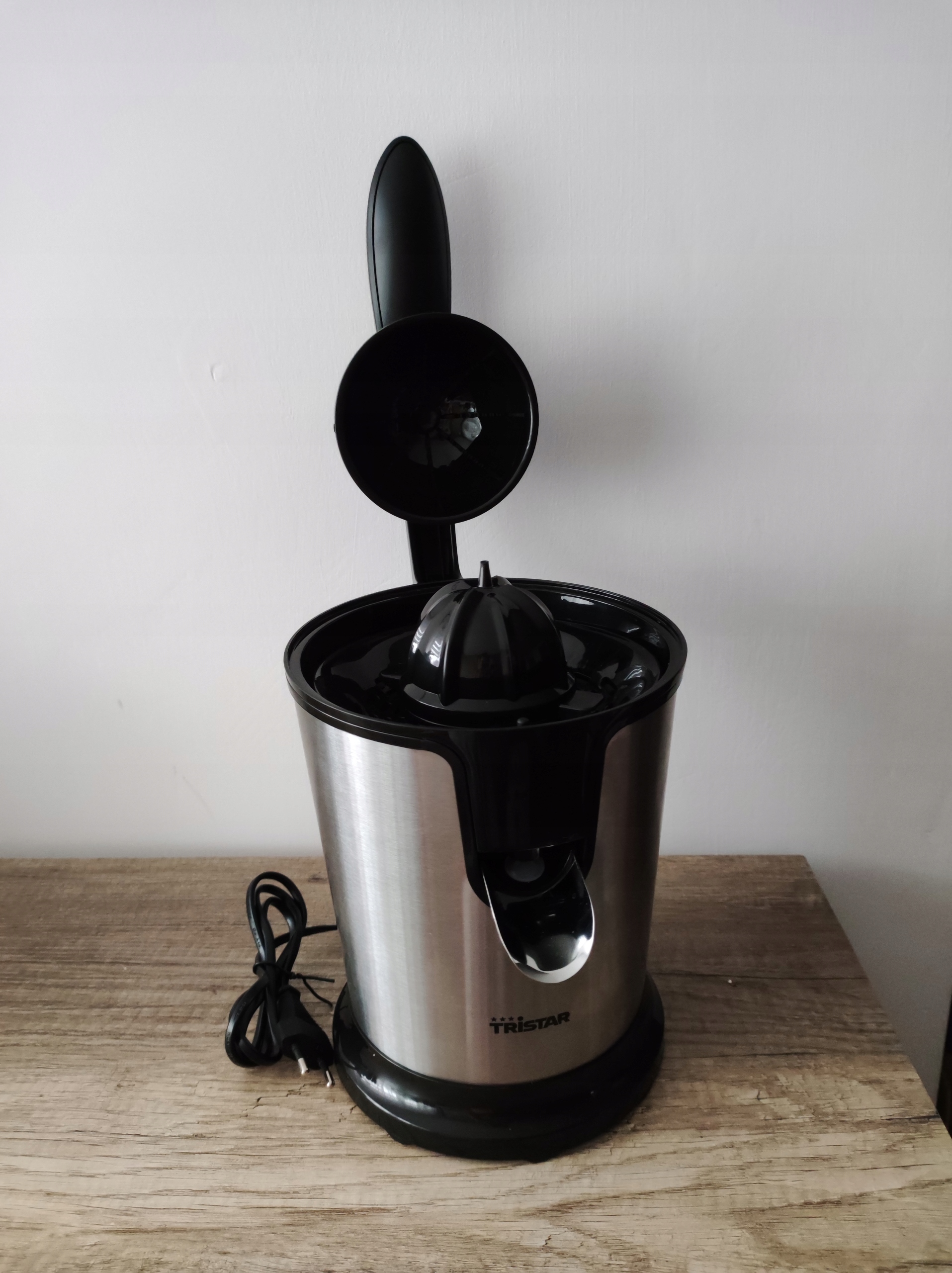 Wyciskarka do cytrusów Tristar CP-3002 srebrna Model CP-3002