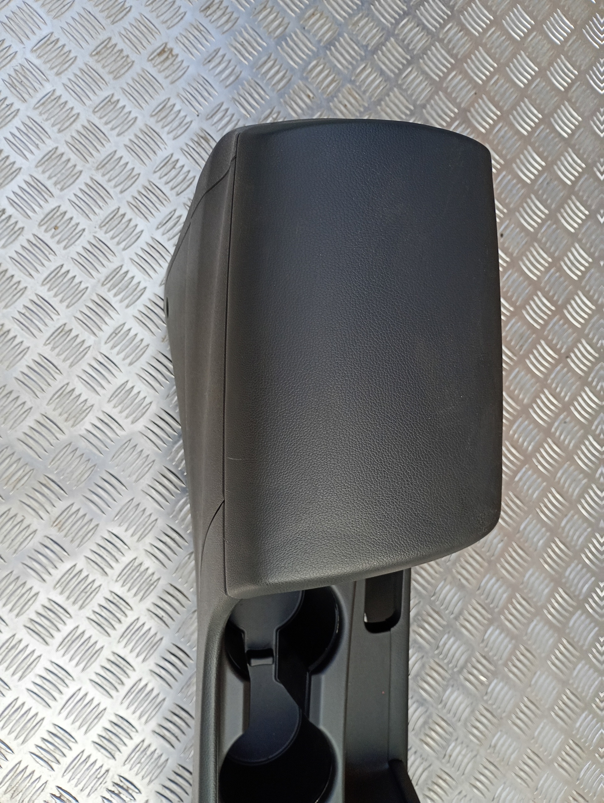 armrest tunnel central KIA CEED II 84651-A2000