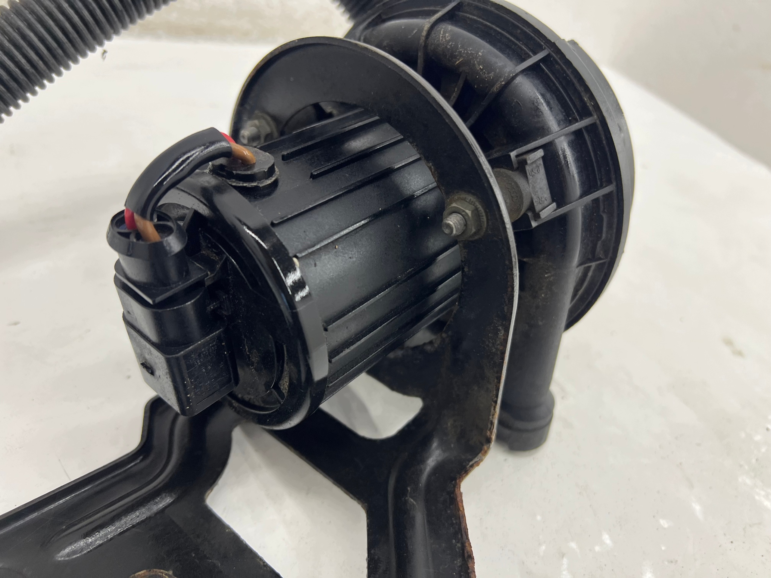 AUDI A7 4G8 A6 C7 pump air WTORNEGO 06A131333D