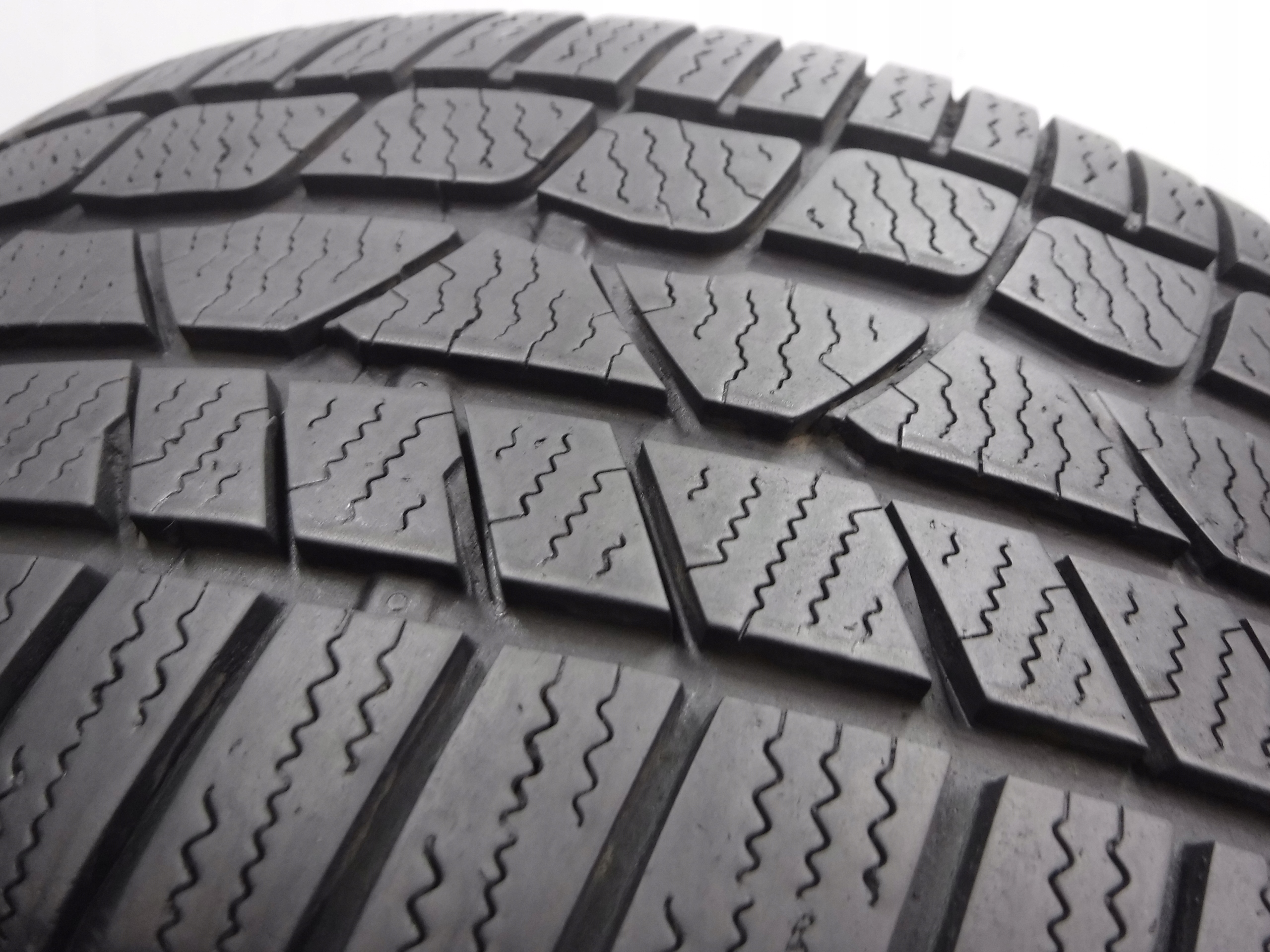 OPONY ZIMOWE CONTINENTAL CONTACT TS850P 235/45/19 Szerokość opony 235 mm