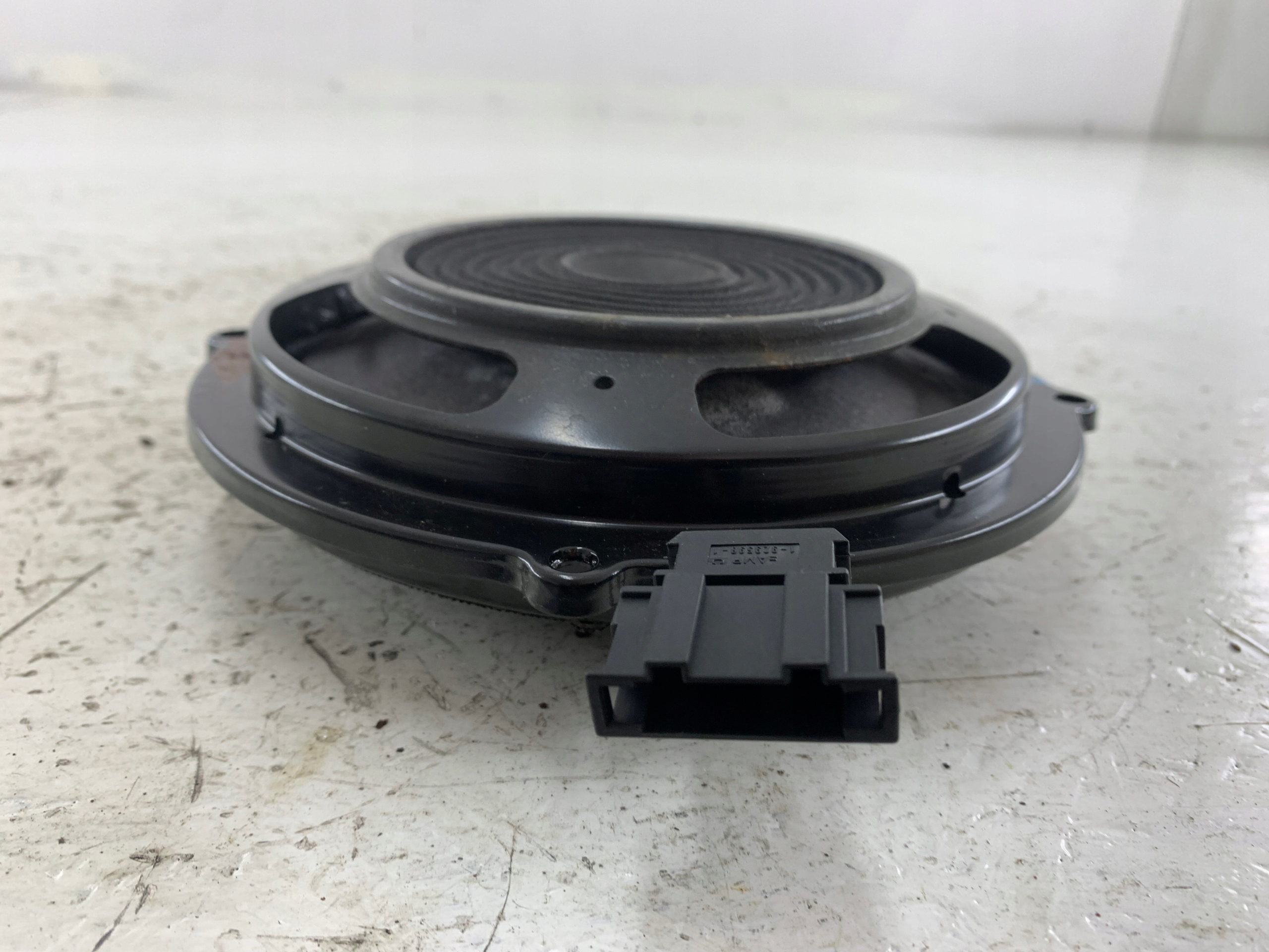 PORSCHE CAYENNE and speaker SUBWOOFER door right rear part BOSE
