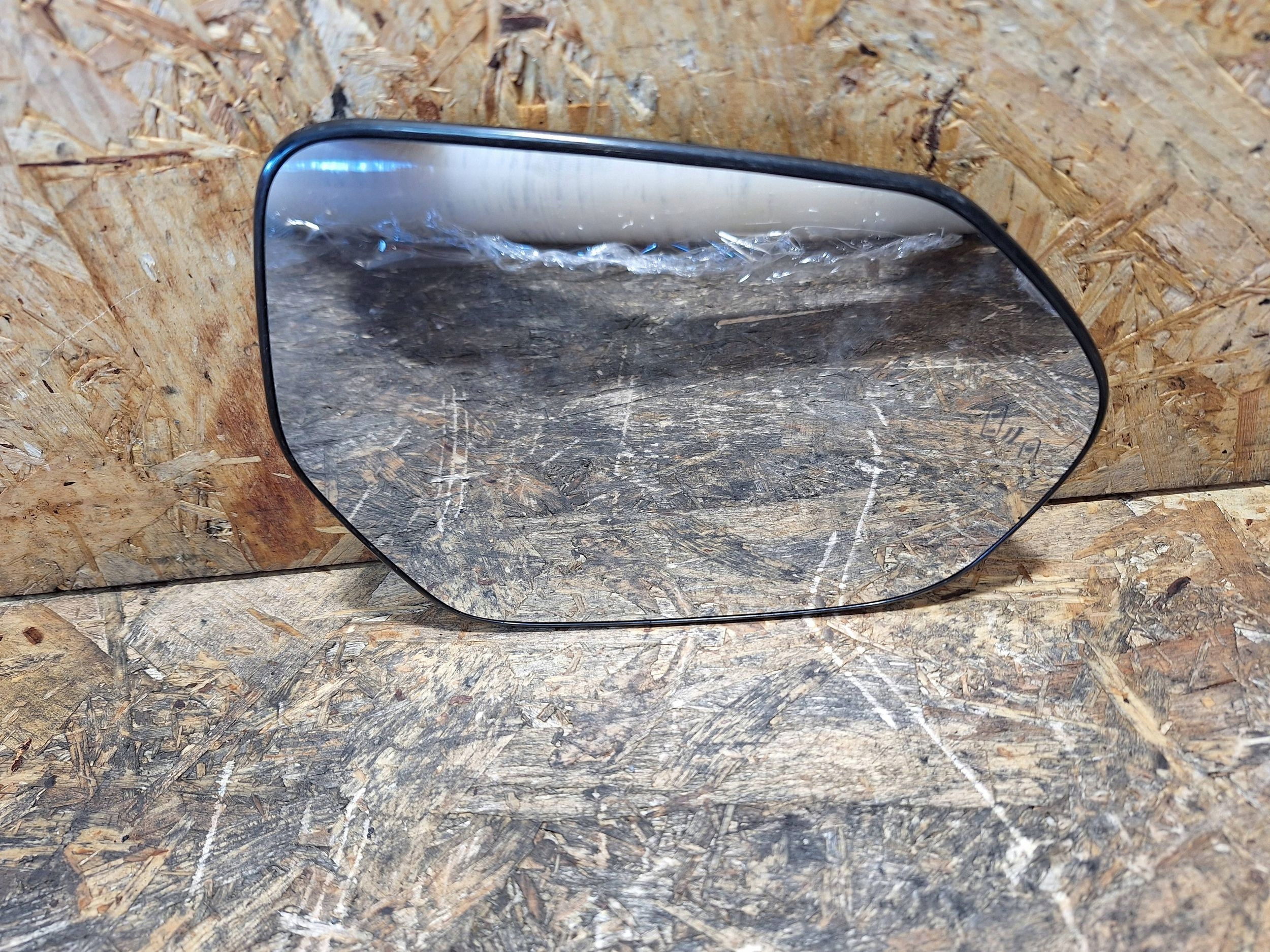 TOYOTA COROLLA E21 YARIS IV WKŁAD PRAWEGO LUSTERKA ASYSTENT OE