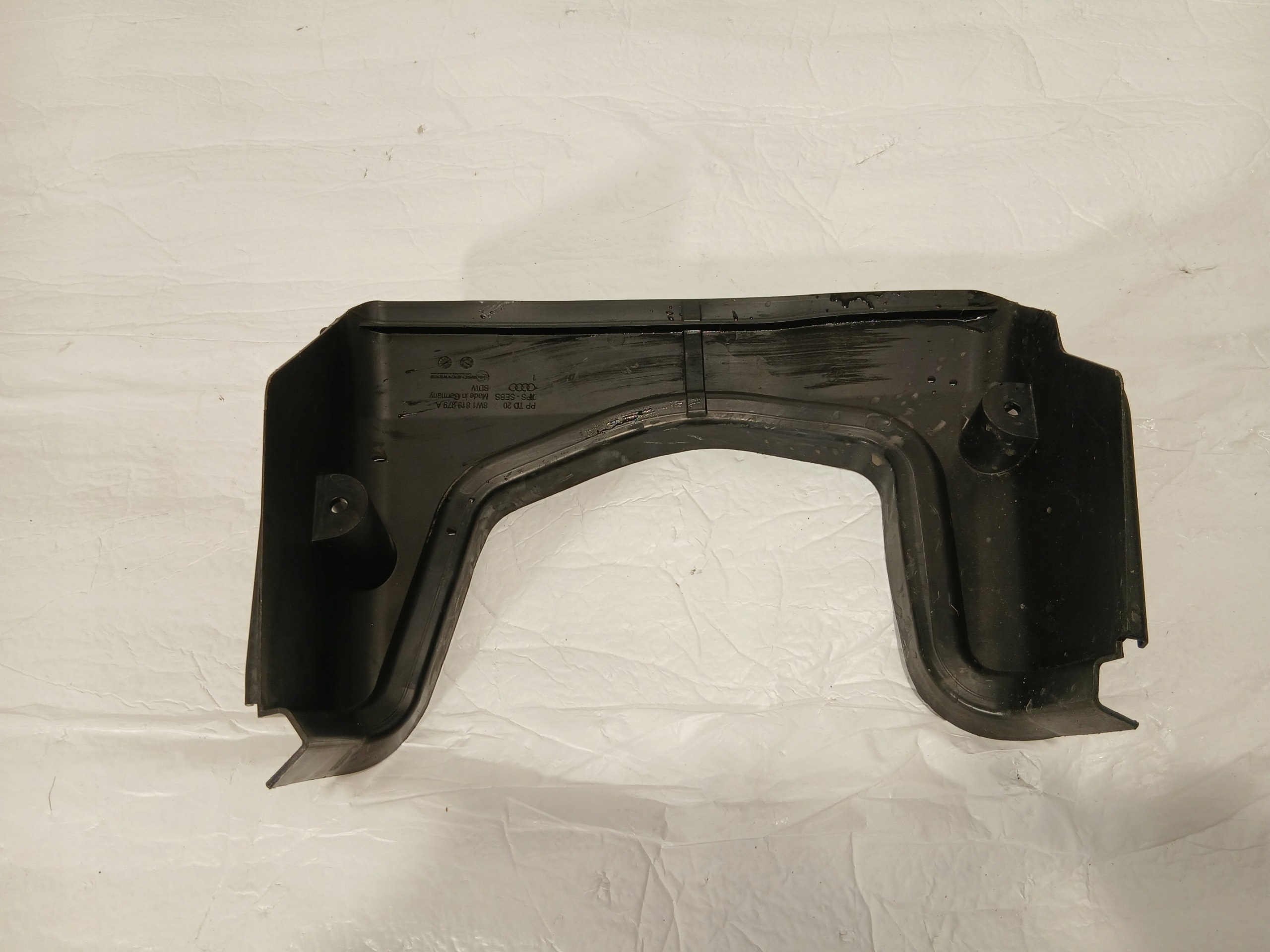 AUDI A4 B9 LIFT RYNNA under the window 8W1819979A