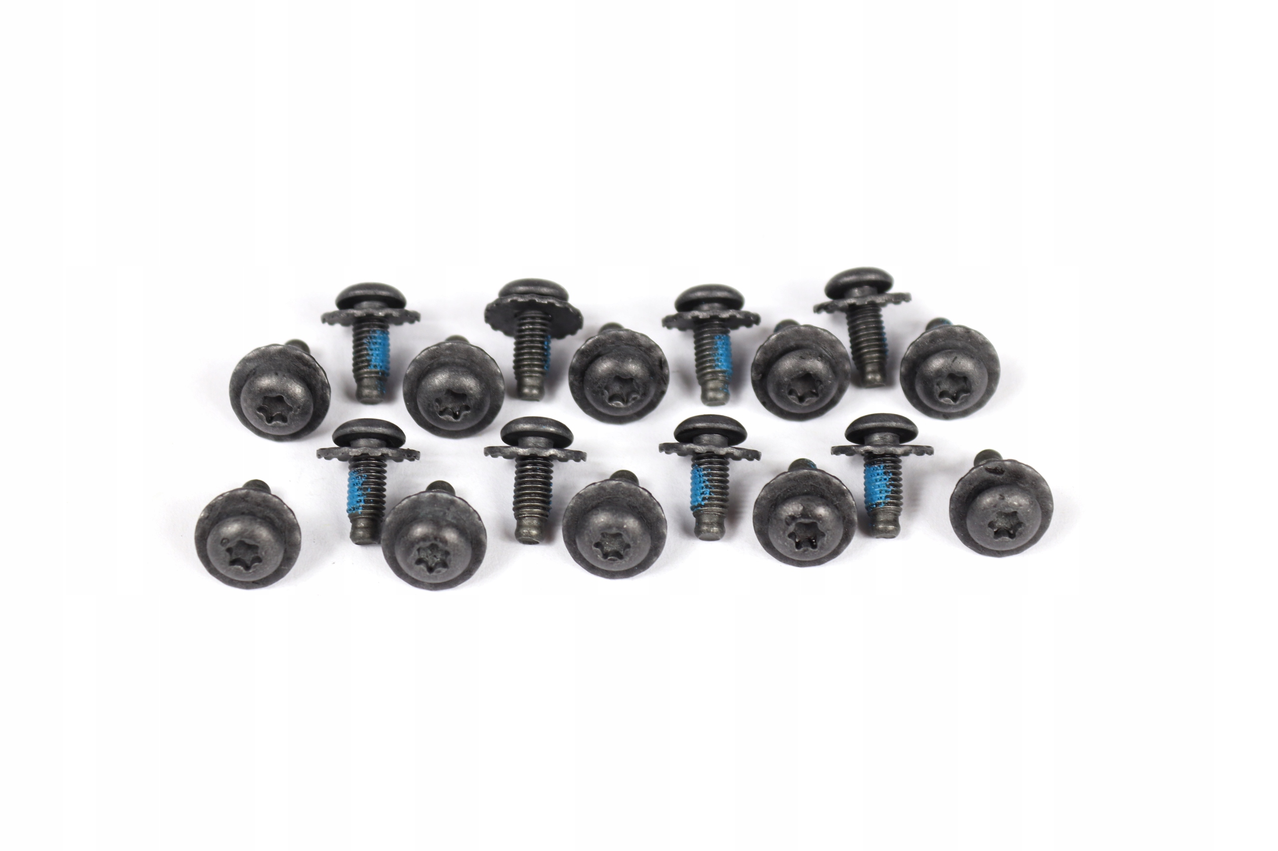 4M0898057 - * Комплект крепежных элементов люка AUDI Q7