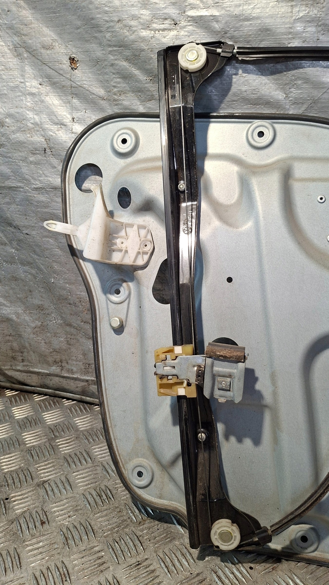 window regulator right front VW TOURAN and