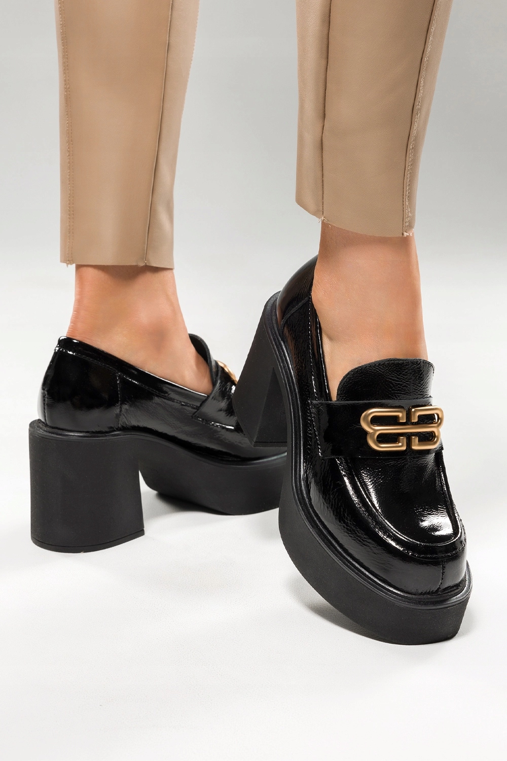 CZARNE MOKASYNY SKÓRZANE PÓŁBUTY SZEROKI OBCAS KLOCEK MODNA OZDOBA r 37 Oryginalne opakowanie producenta pudełko