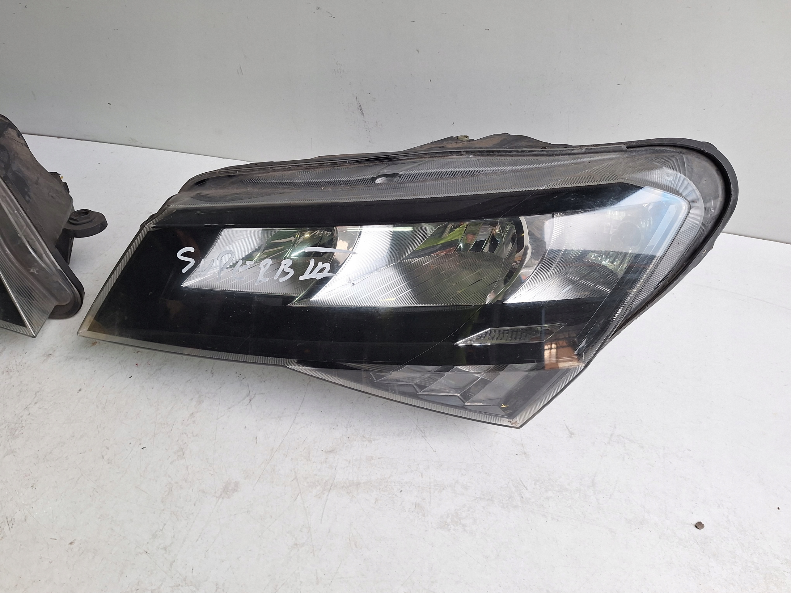 SKODA SUPERB III 15-19 light right UK