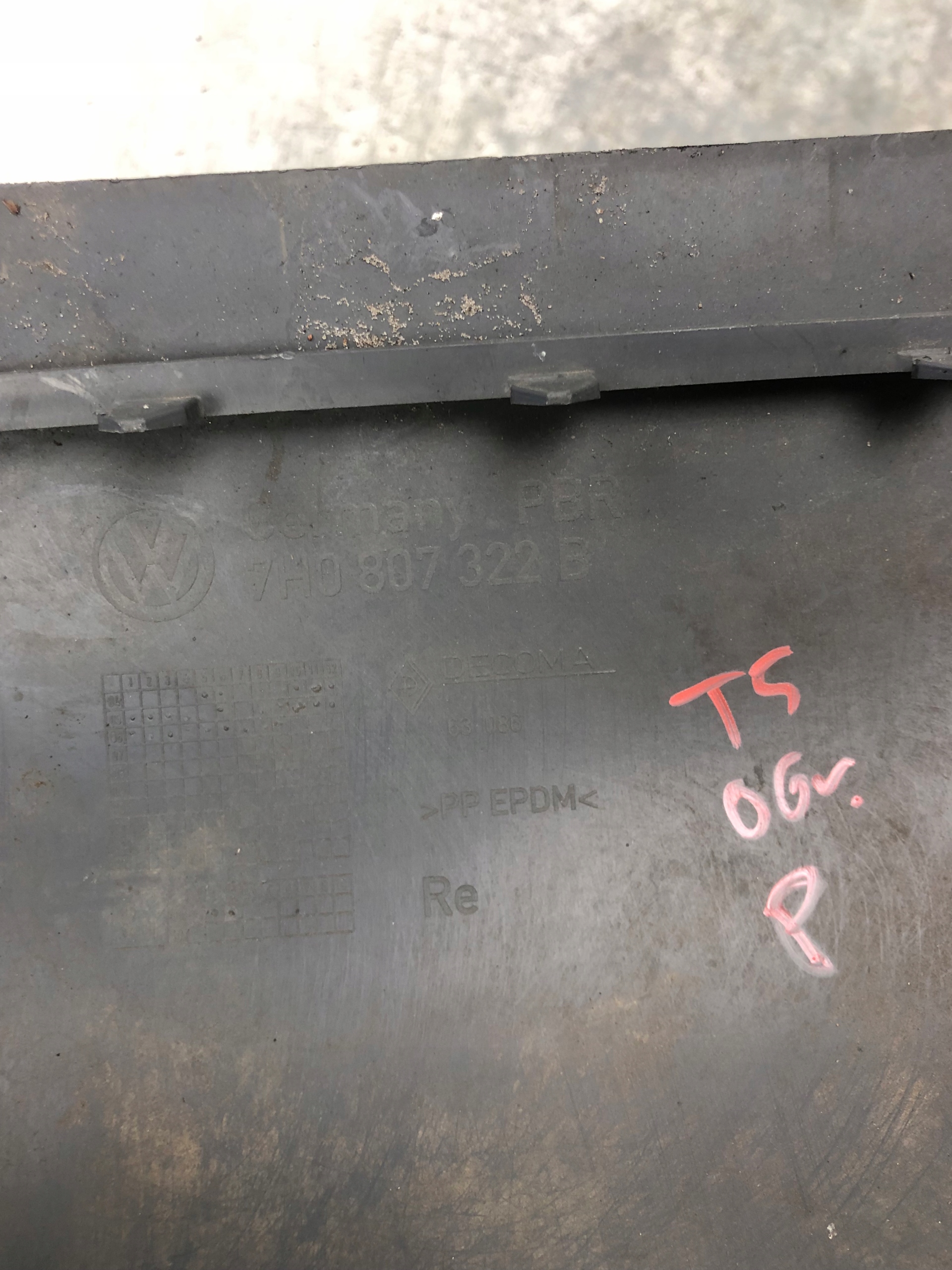 Ecke der Stoßstange rechts heck VW T5 7H0807322B
