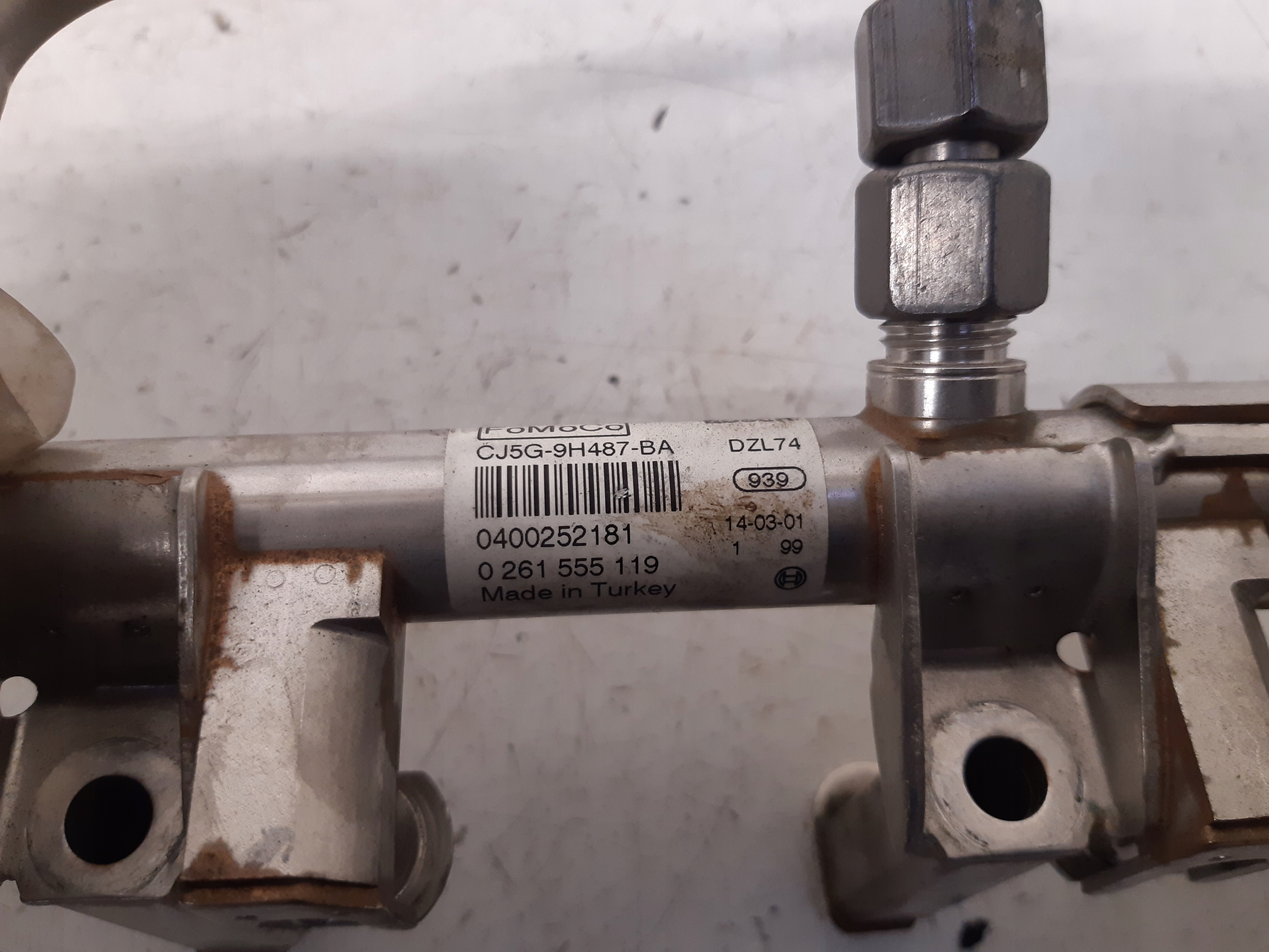 moulding rail nozzle CJ5G9H487BA Ford C-MAX