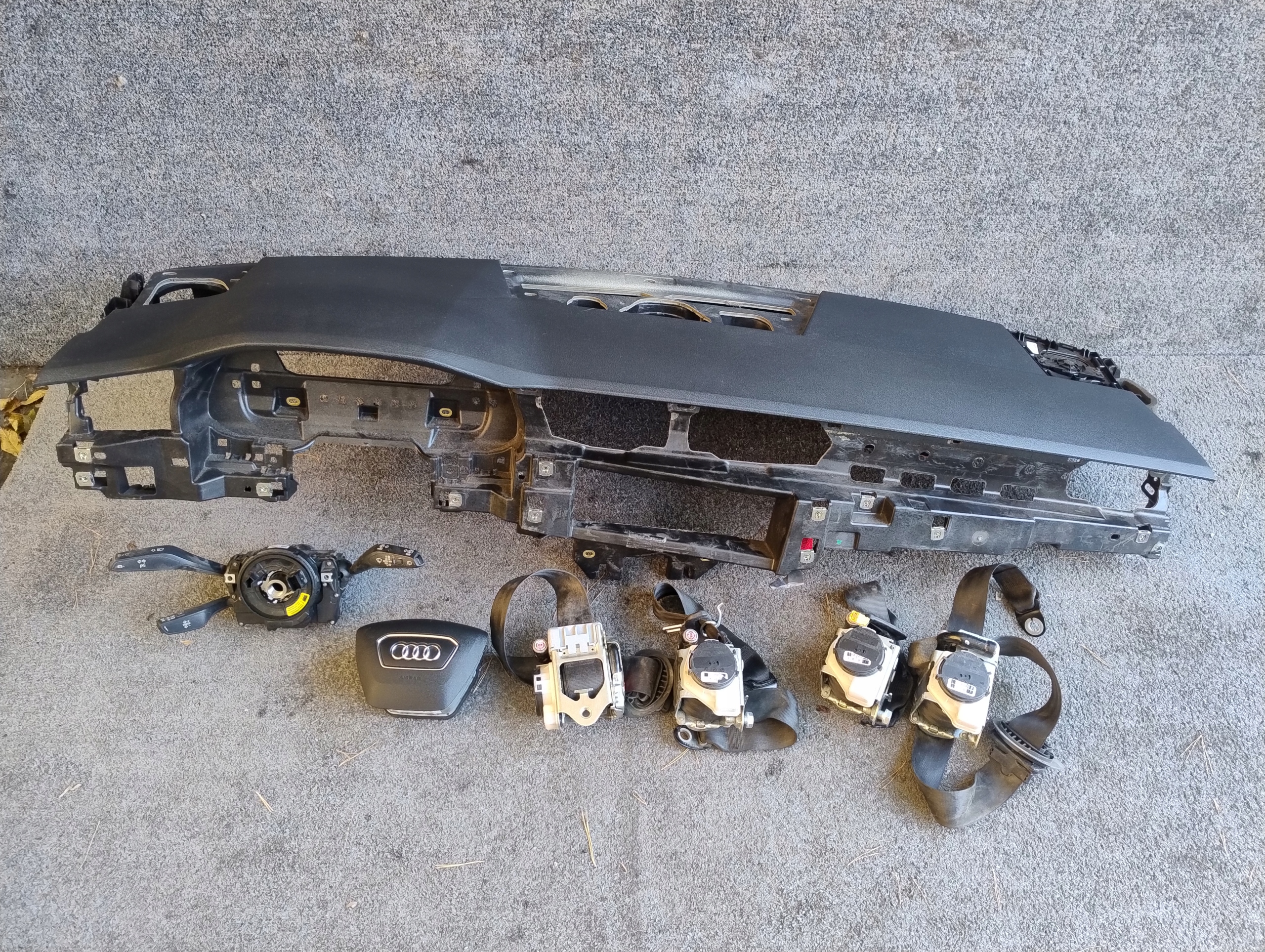 AUDI A6 C8k0 ТОРПЕДA ПАНЕЛЬ ПРИЛАДІВ РЕМЕНІ AIRBAG КОМПЛЕКТ.