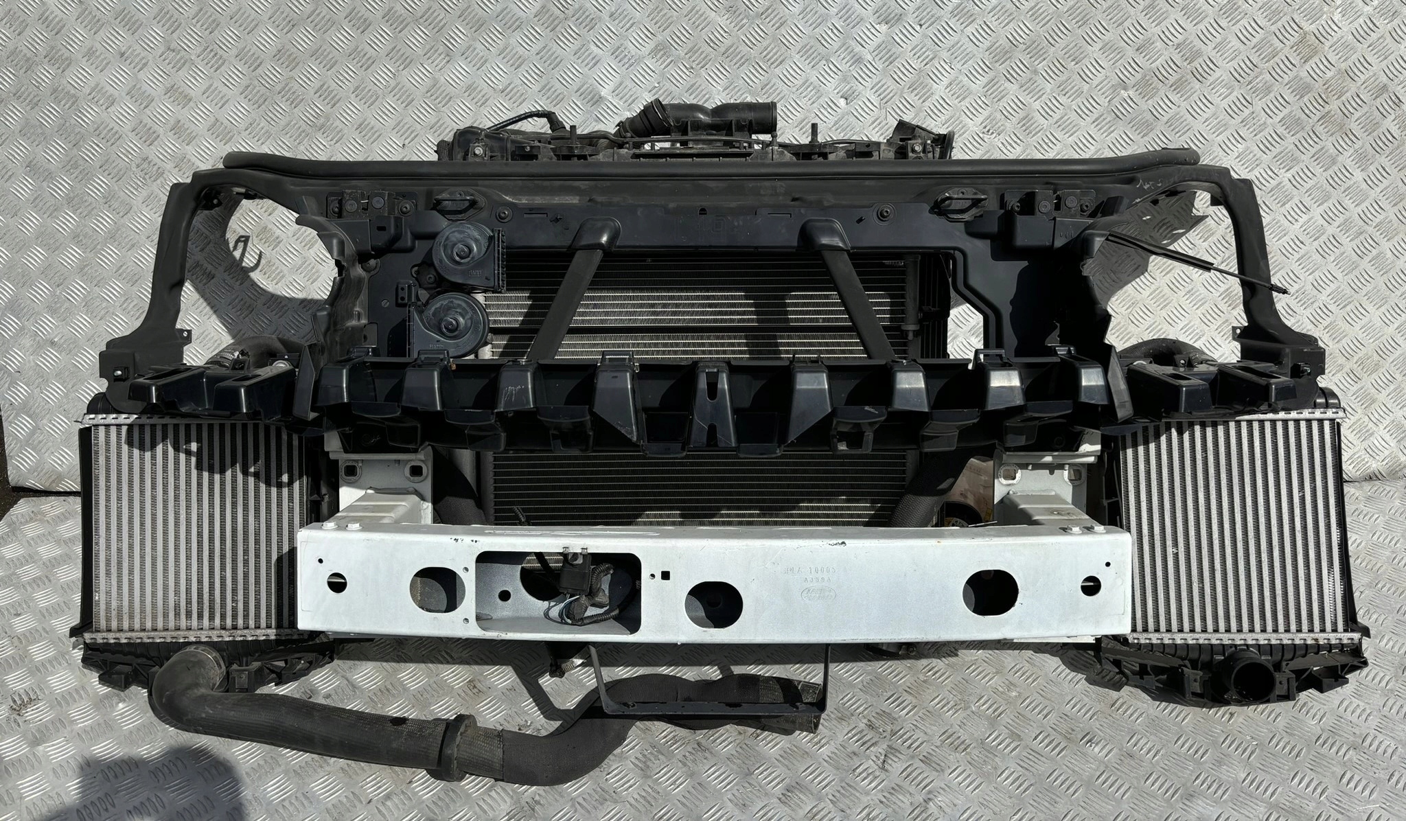 PAS PRZEDNI CHLODNICE RANGE ROVER SPORT L494 3.0 D