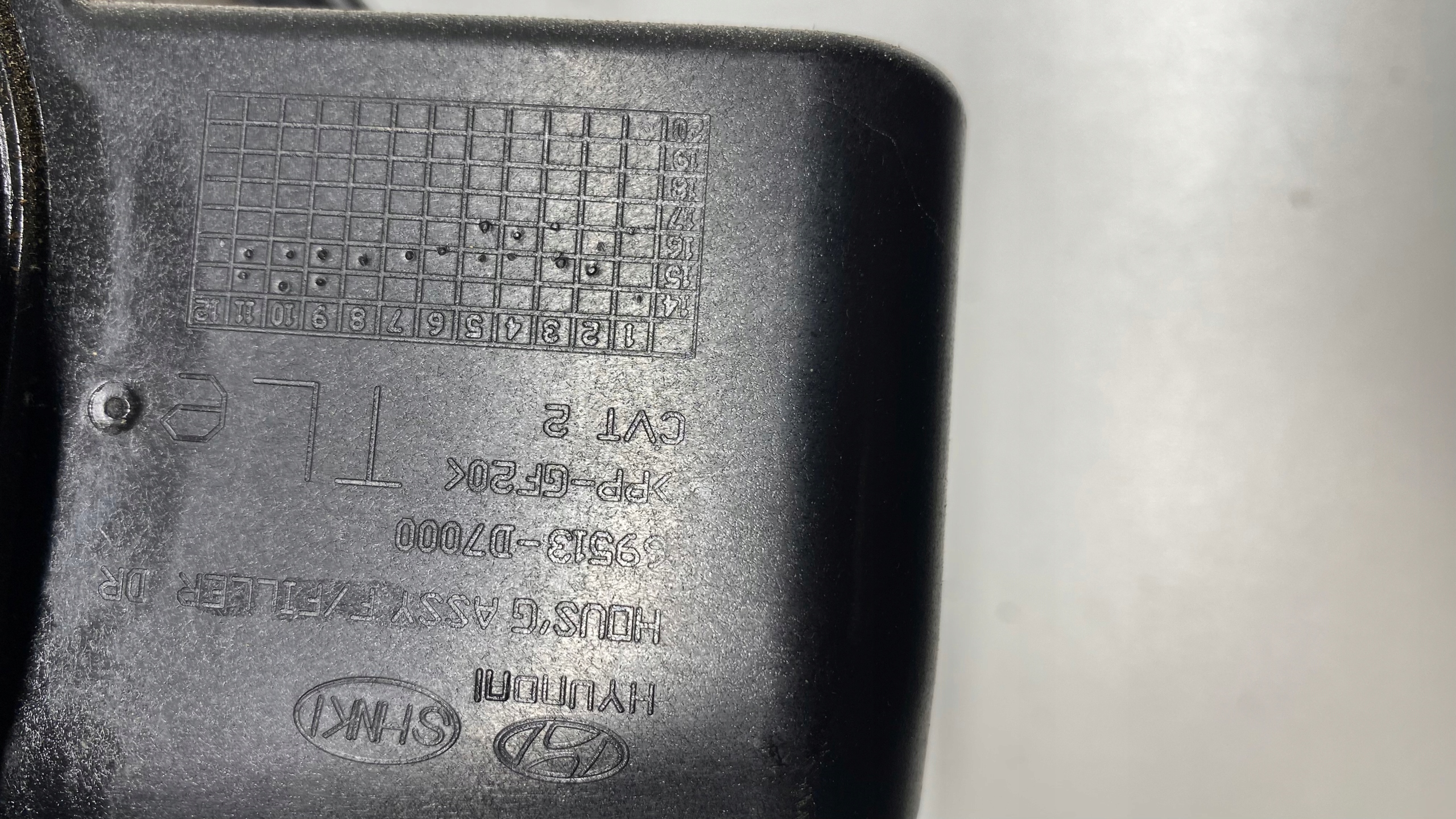 HYUNDAI TUCSON II III KLAPKA WLEWU PALIWA DIESEL Y3Y 15-21 Kolor złoty