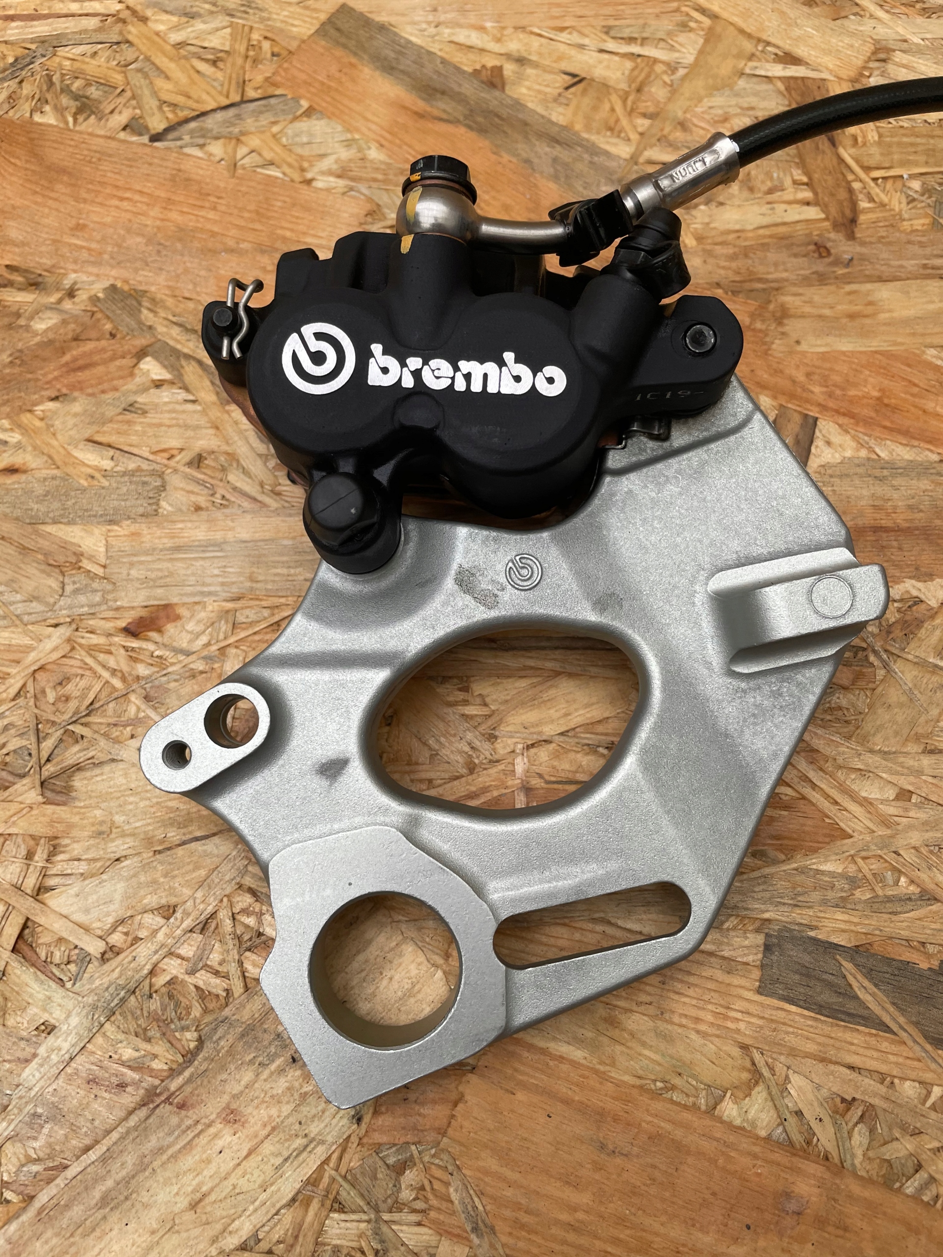 ZACISK HAMULCOWY TYLNY DUCATI MULTISTRADA V4 S 21