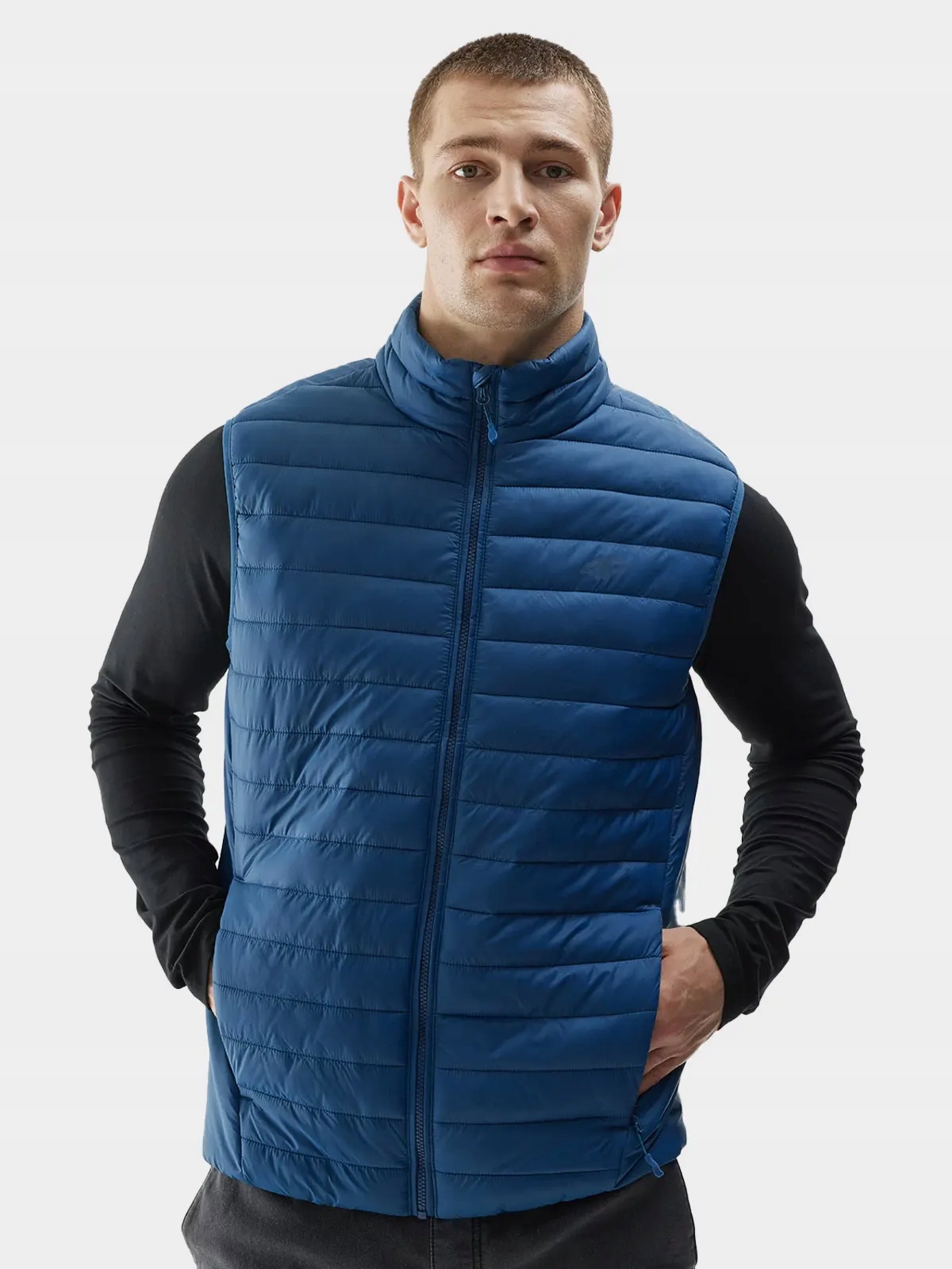 BEZRĘKAWNIK MĘSKI 4F KURTKA KAMIZELKA PUCHOWA PIKOWANA CIEPŁA AW23M062 Rozmiar L