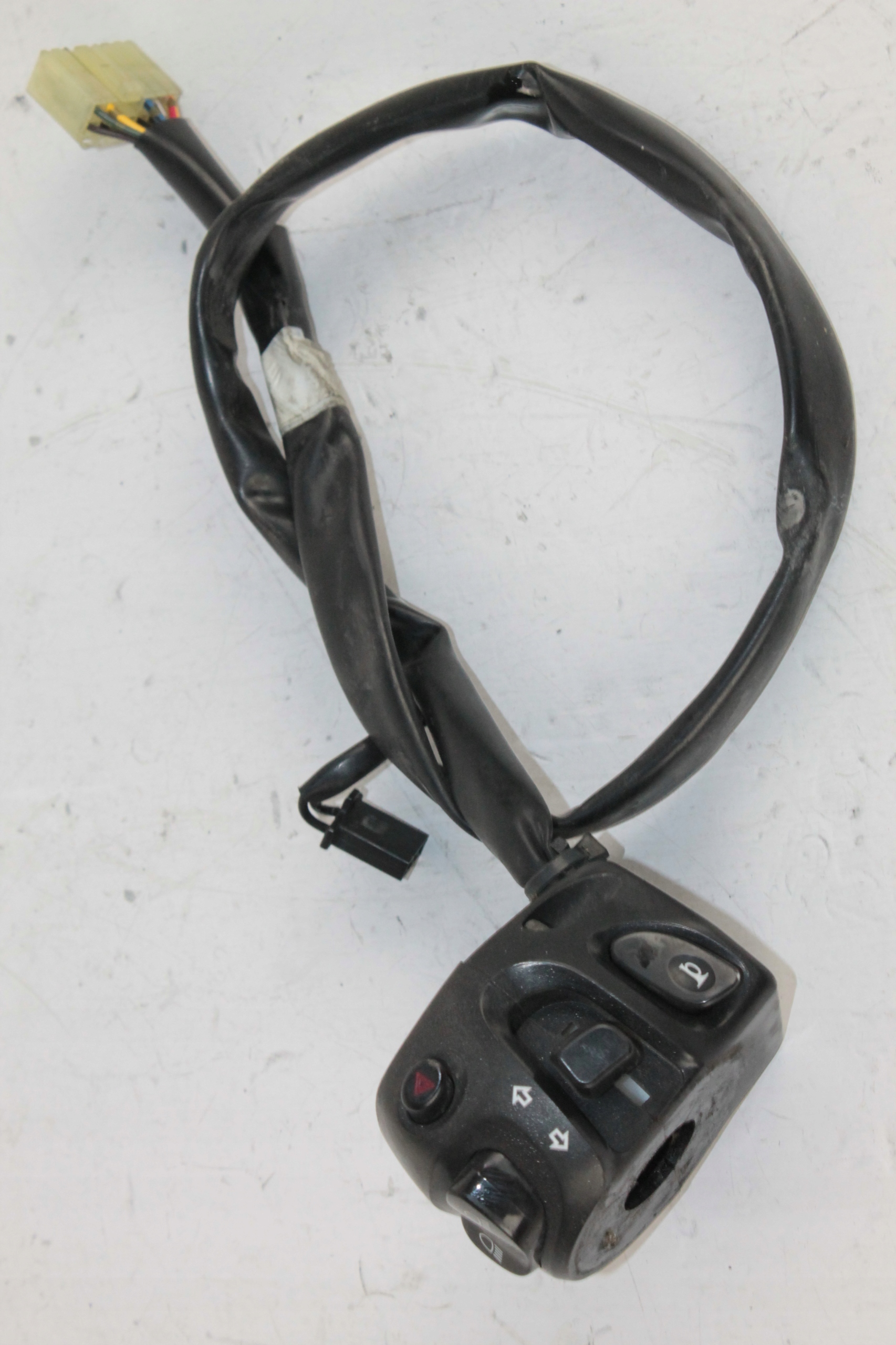 YAMAHA MT01 MT 01 PRZELACZNIK LEWY Part number MT01 8