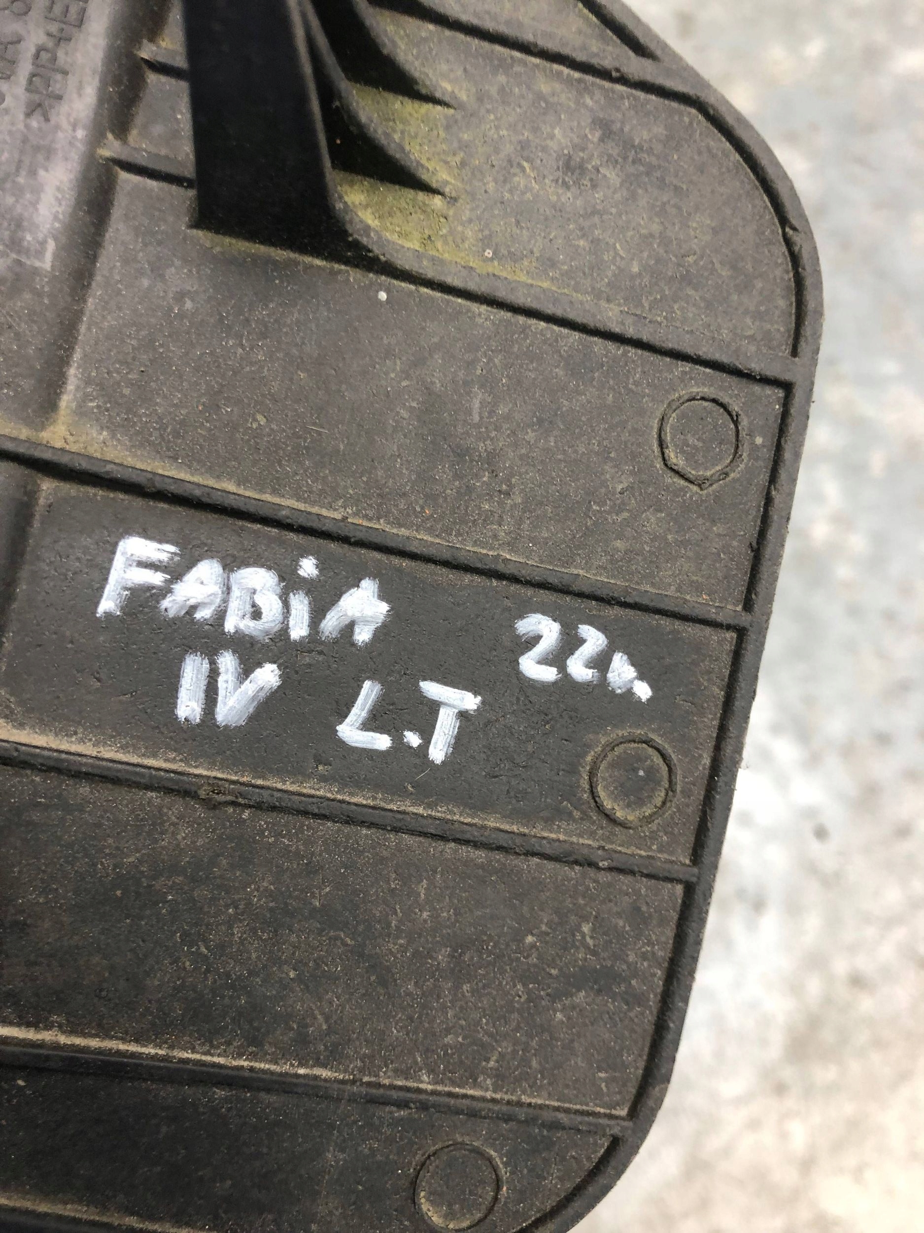 mudguard flap left rear part SKODA FABIA IV 6VA853833