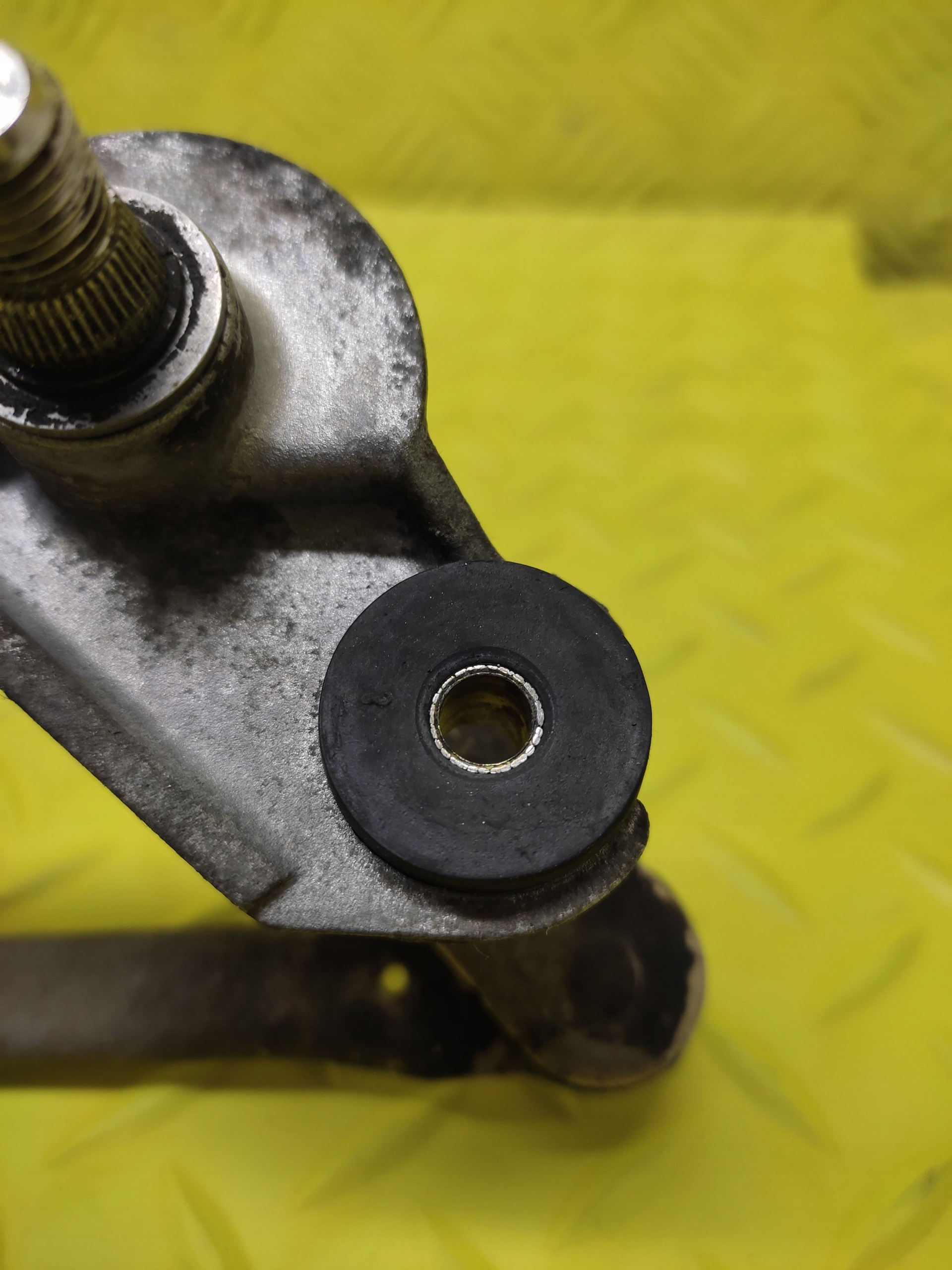 SUZUKI FORENZA wiper mechanism front