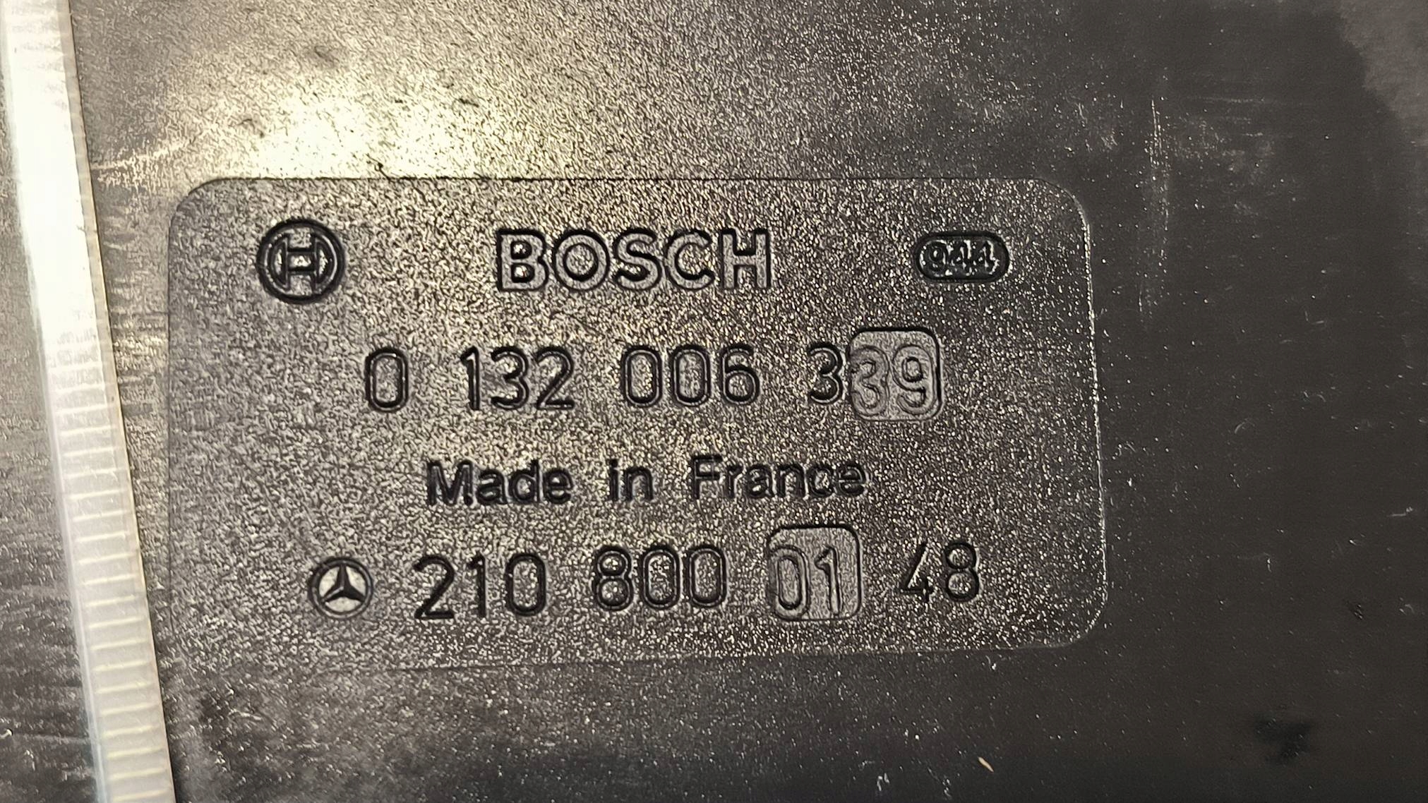 Pompe de la serrure 2108000148 MERCEDES W210