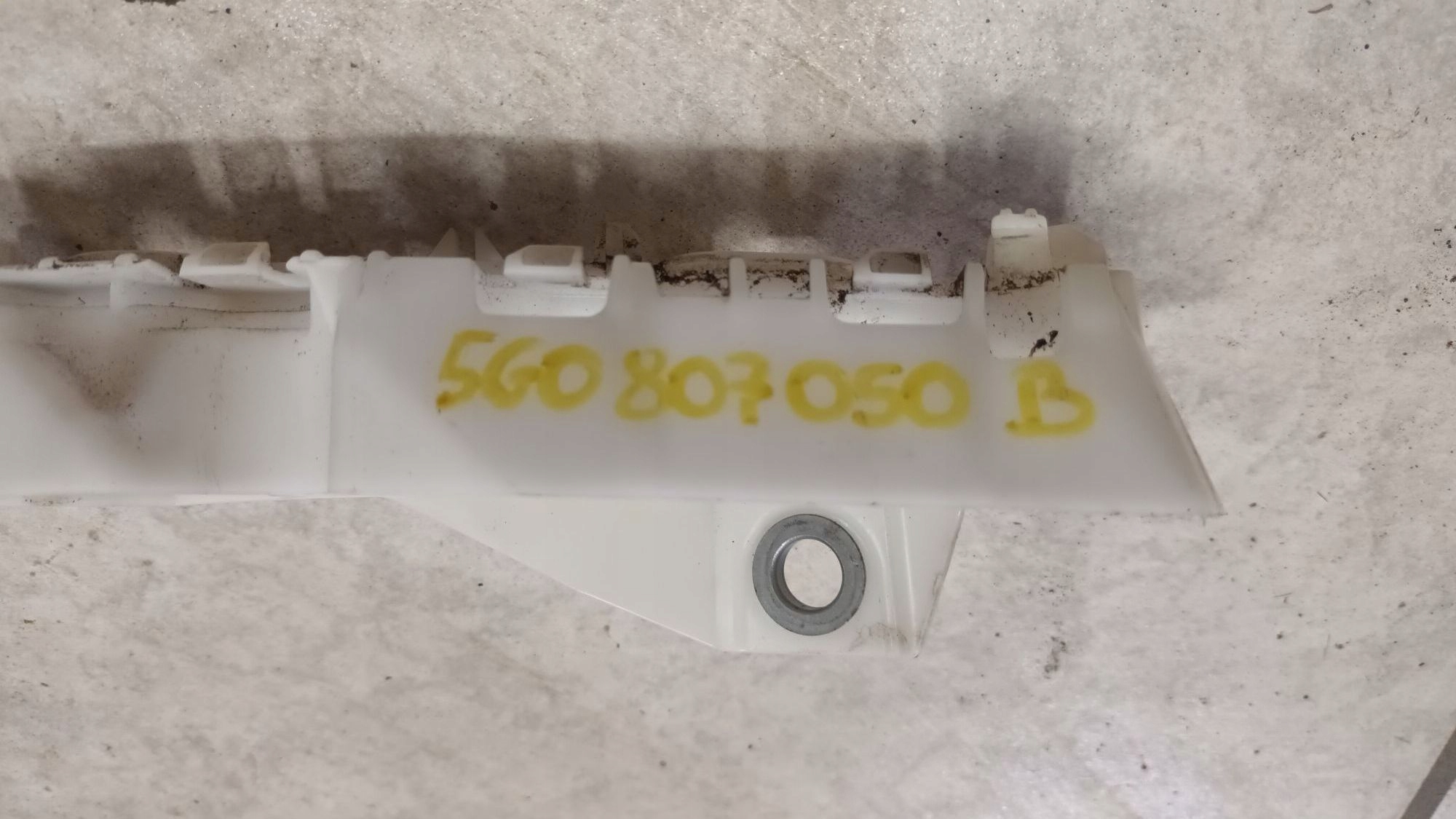 right bumper bracket of the front VW GOLF VII LIFT 2016-2019