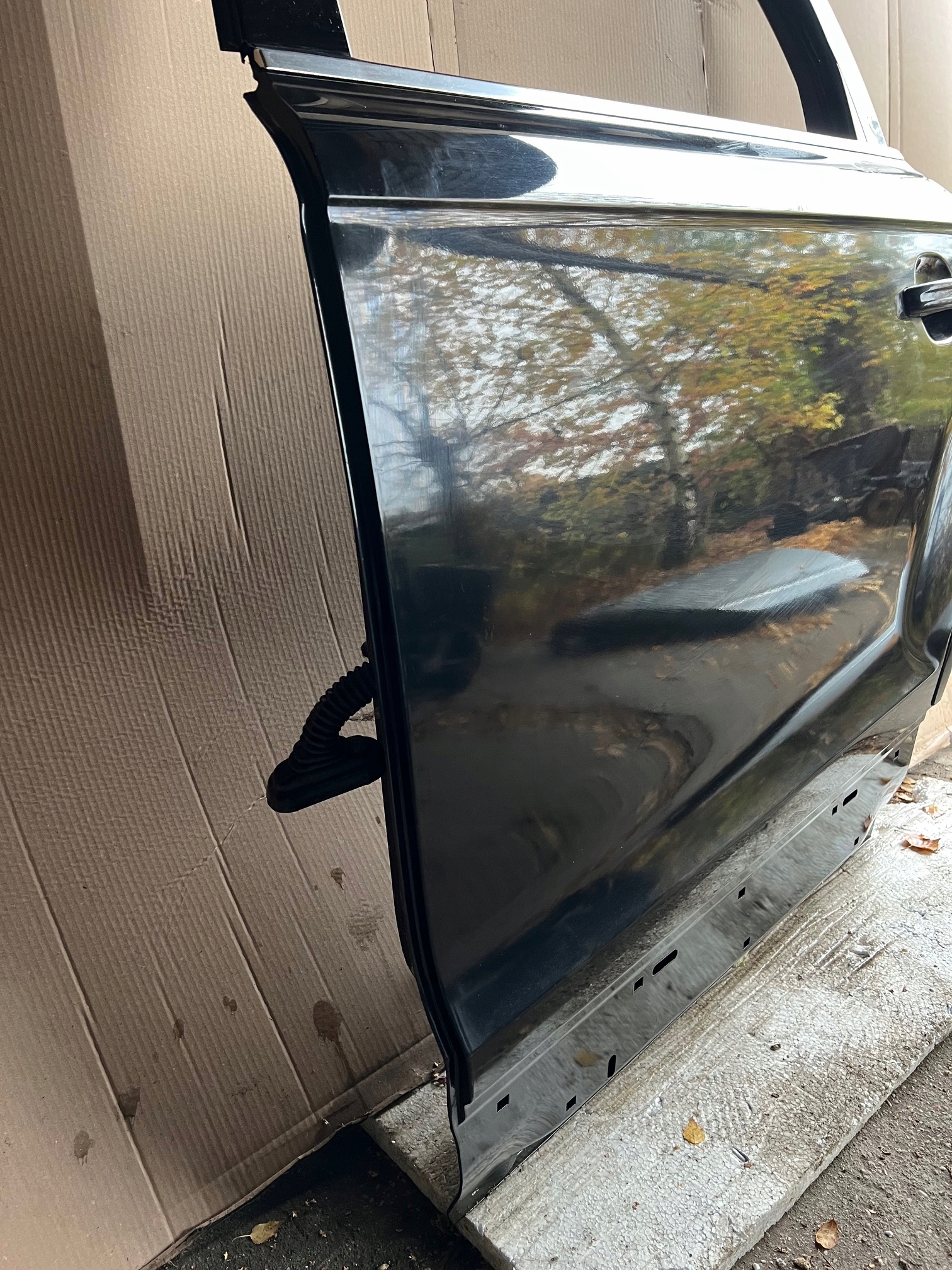 AUDI Q7 4L door left rear. left rear part LZ9Y