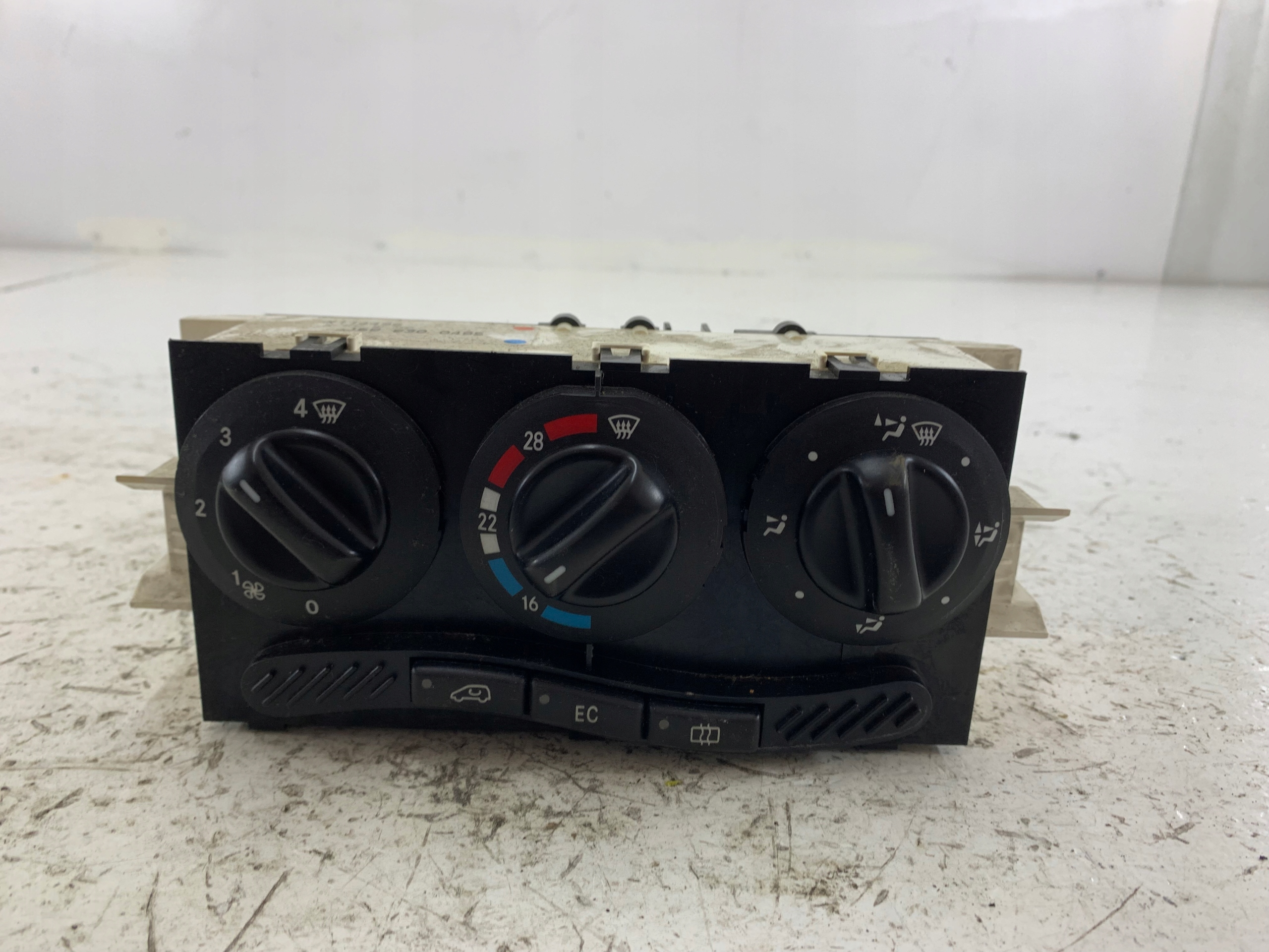 MERCEDES W168 Unite commande clima 1688300485