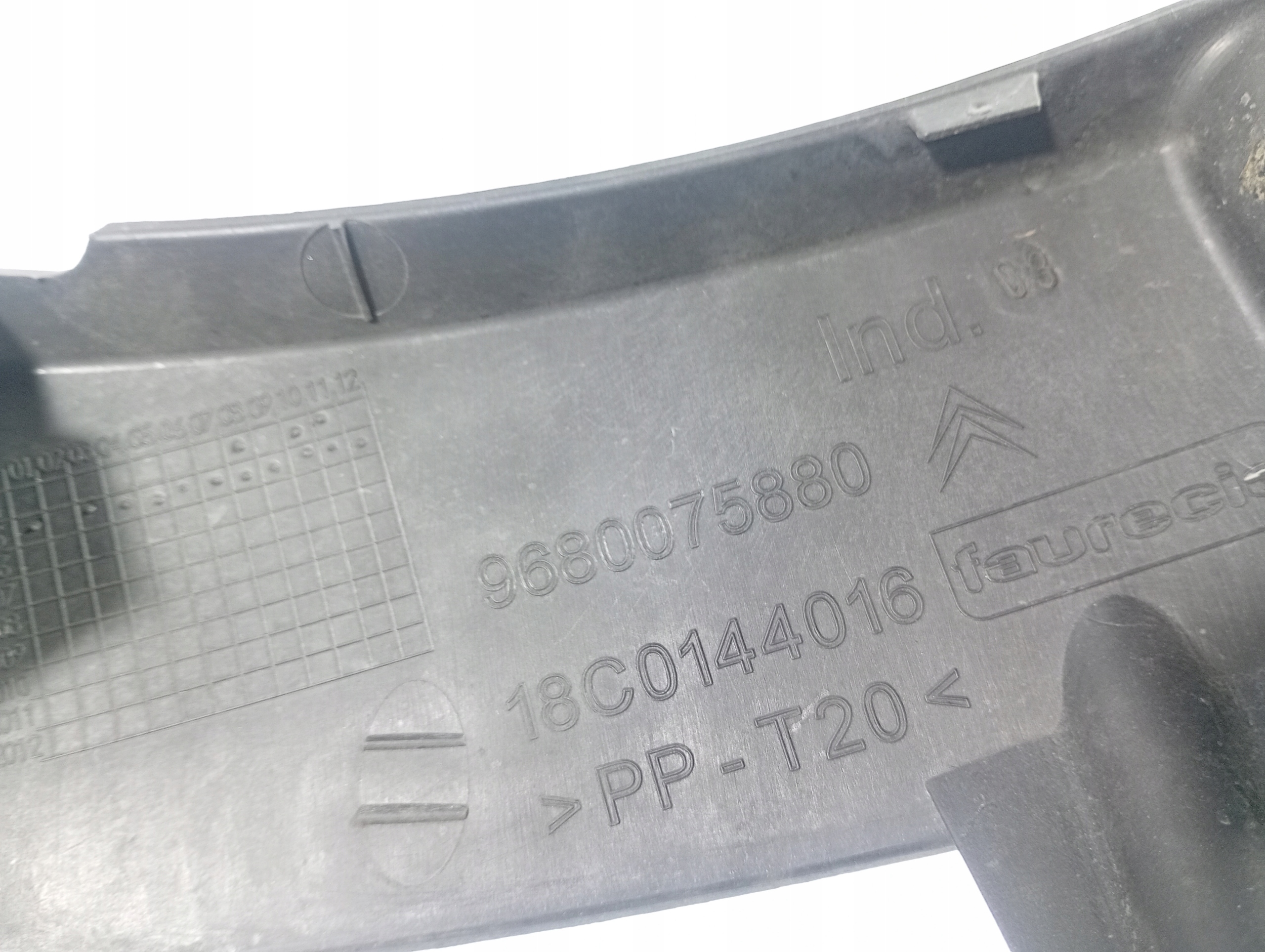 bumper bracket right front OE 9680075880 Citroen C3 and 02-09