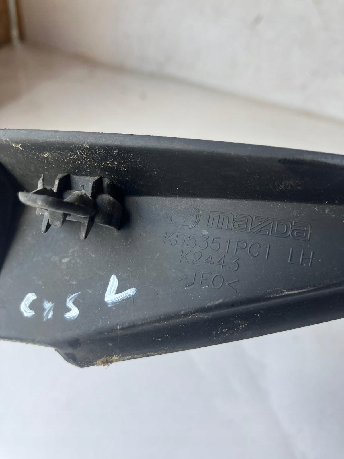 spoiler pipe end under the window left MAZDA CX5 KD5351PC1