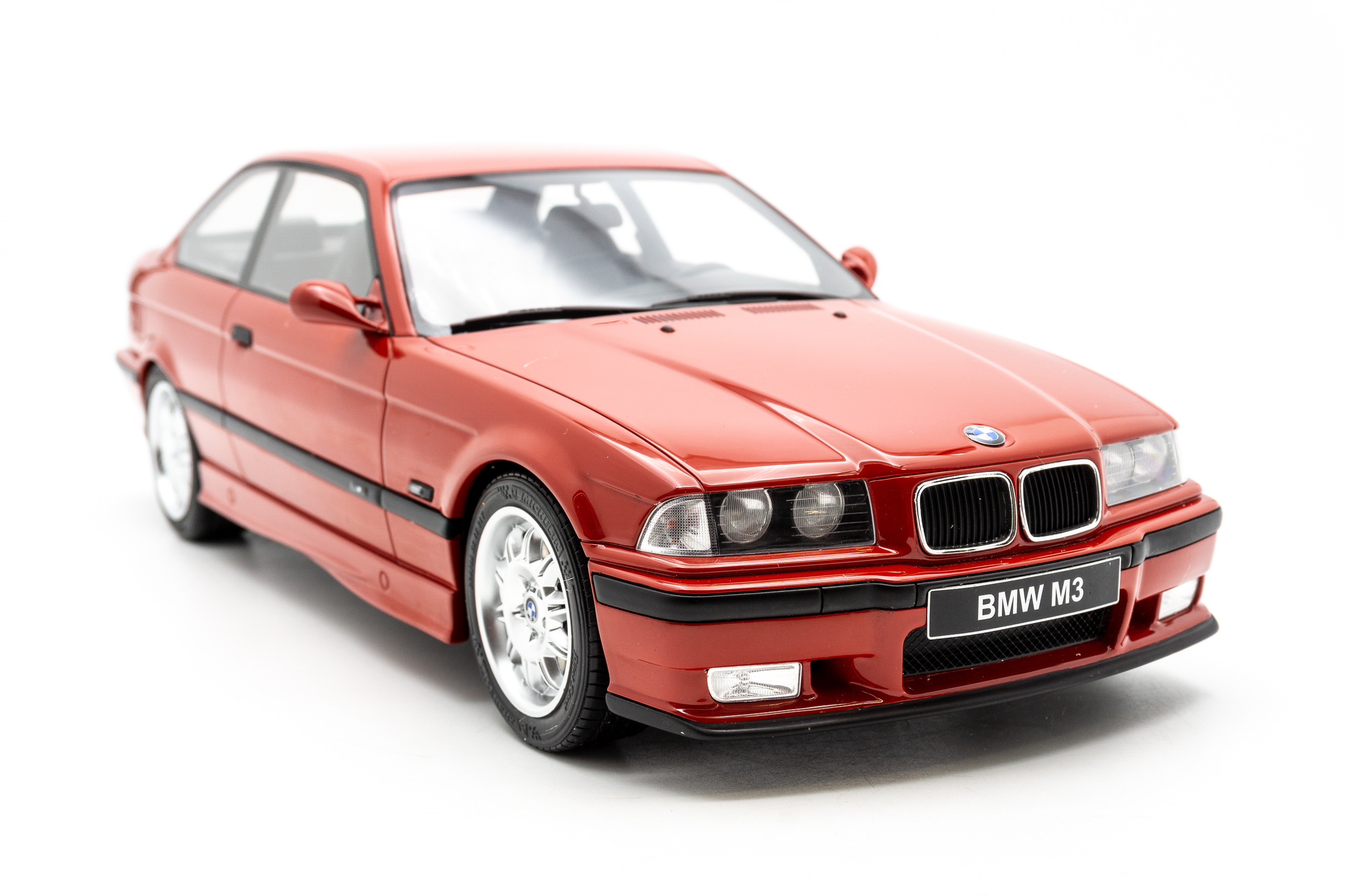 Model auta Bmw M3 E36 1:12 Otto G069