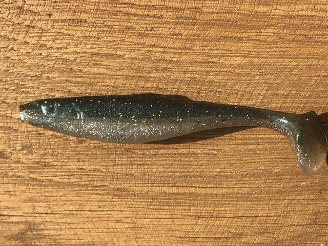 

Guma Realistic Shad Matusiak Kiełb 10cm 041 nowy
