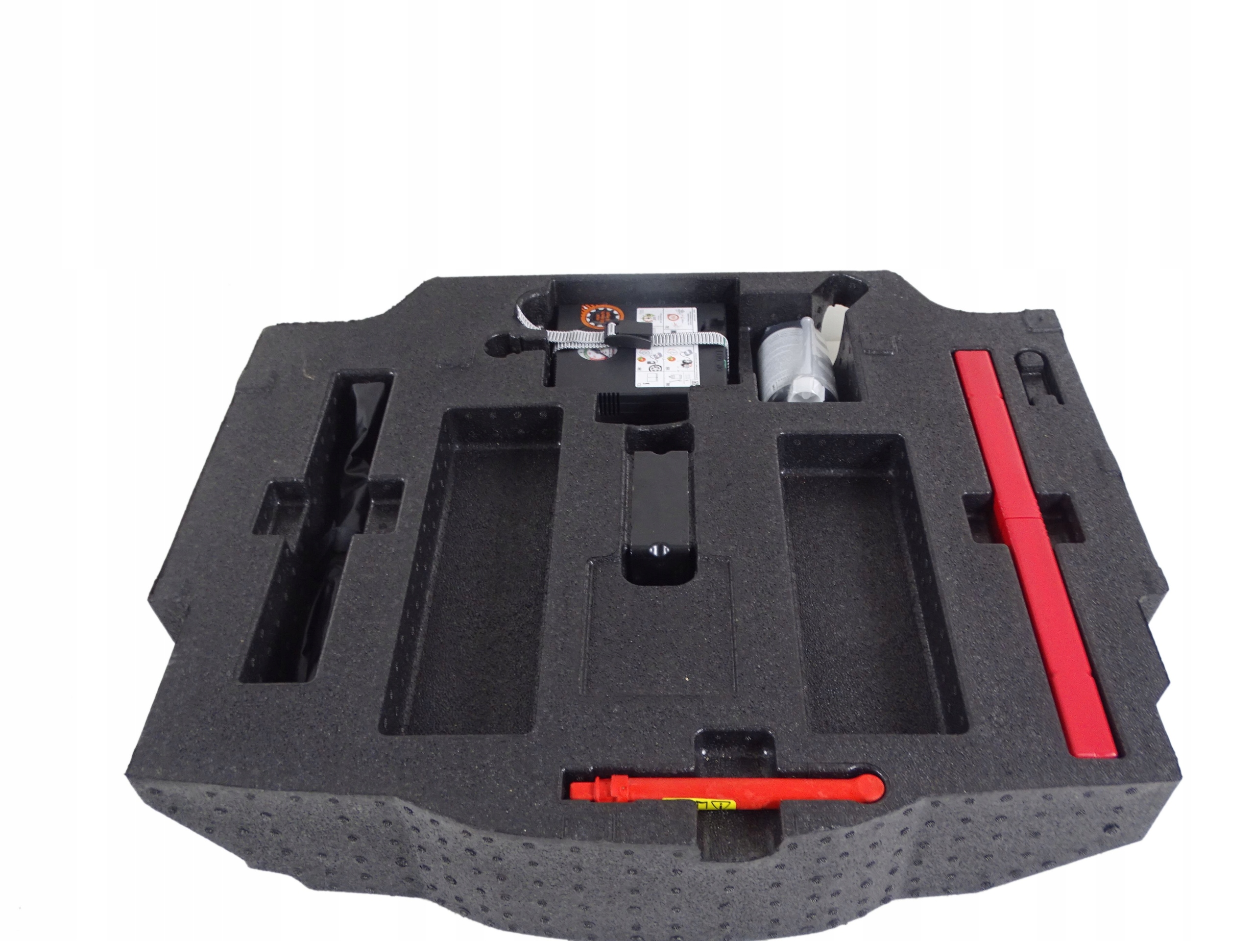 AUDI A5 8W CABRIO WYPOSAŻENIE BAGAŻNIKA 8W7863091F