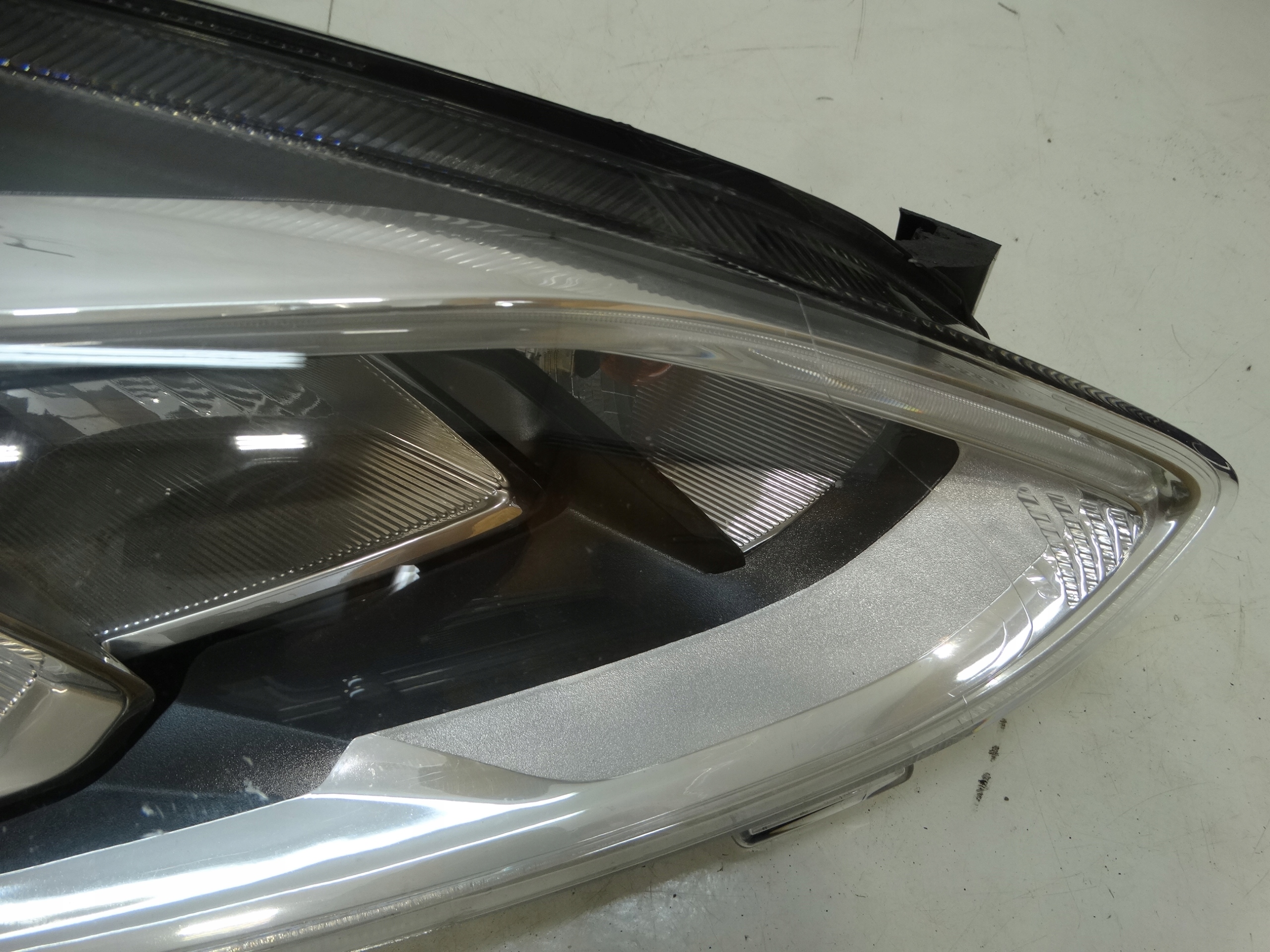 light front right front FORD FIESTA MK8 L1BB-13E014-CD