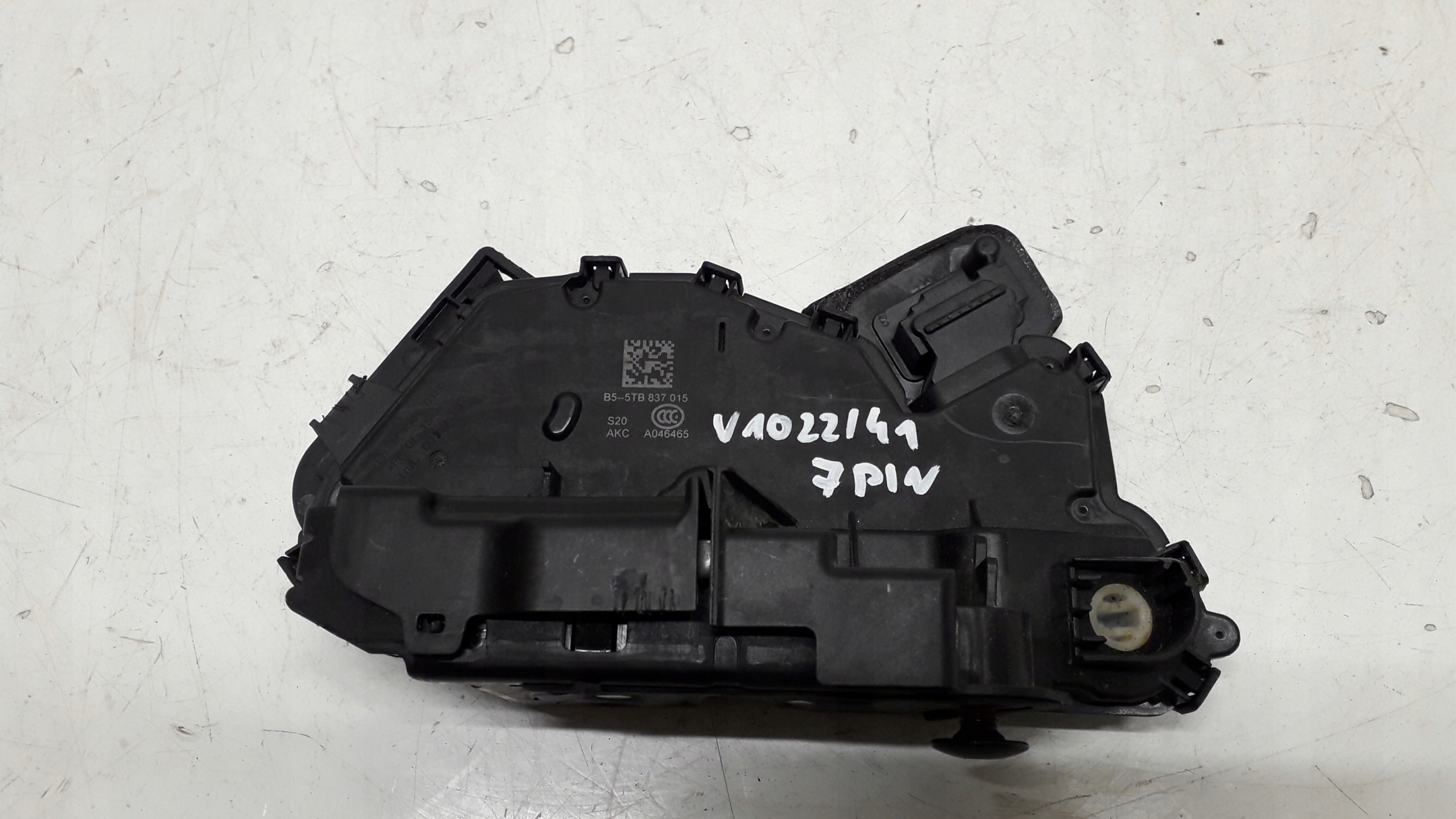 VW AUDI ZAMEK LEWY PRZEDNI 5TB837015 7PIN