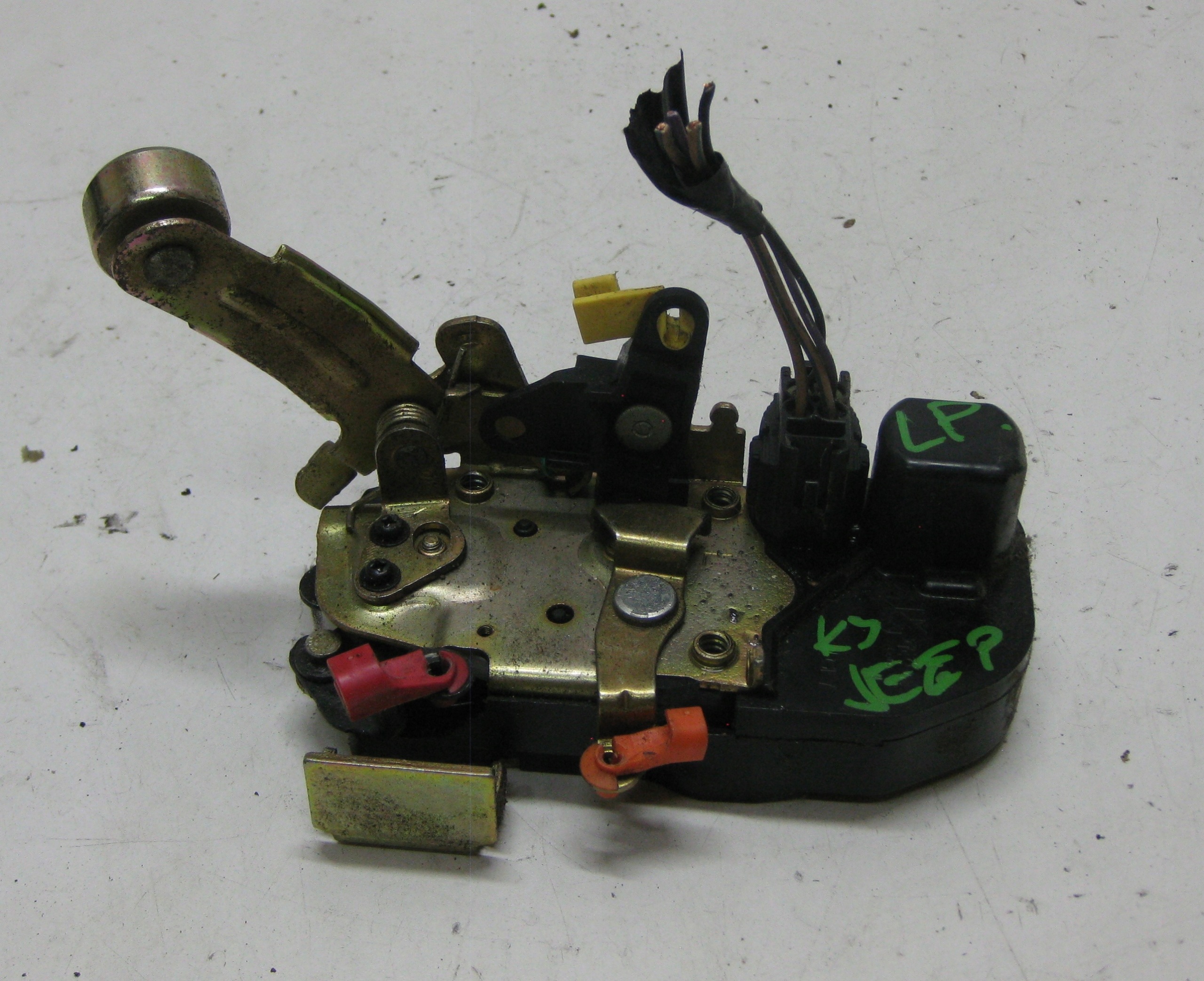 JEEP CHEROKEE LIBERTY KJ 04R lock door front left